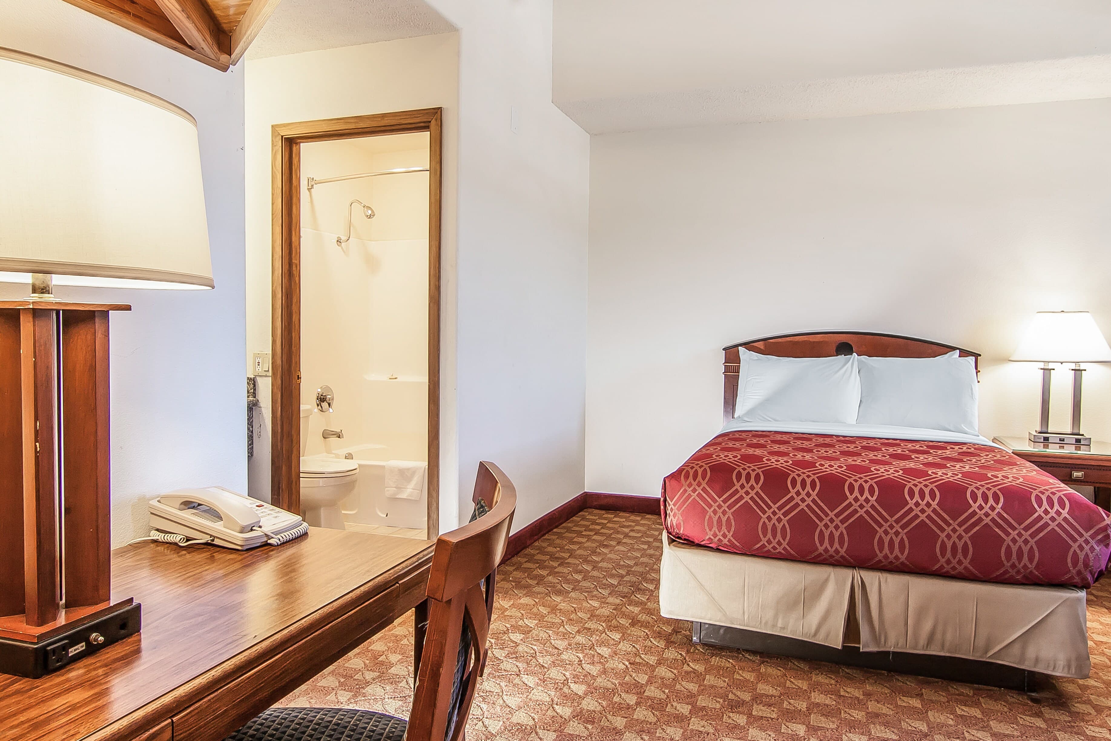 Econo Lodge Inn & Suites Madras — 23