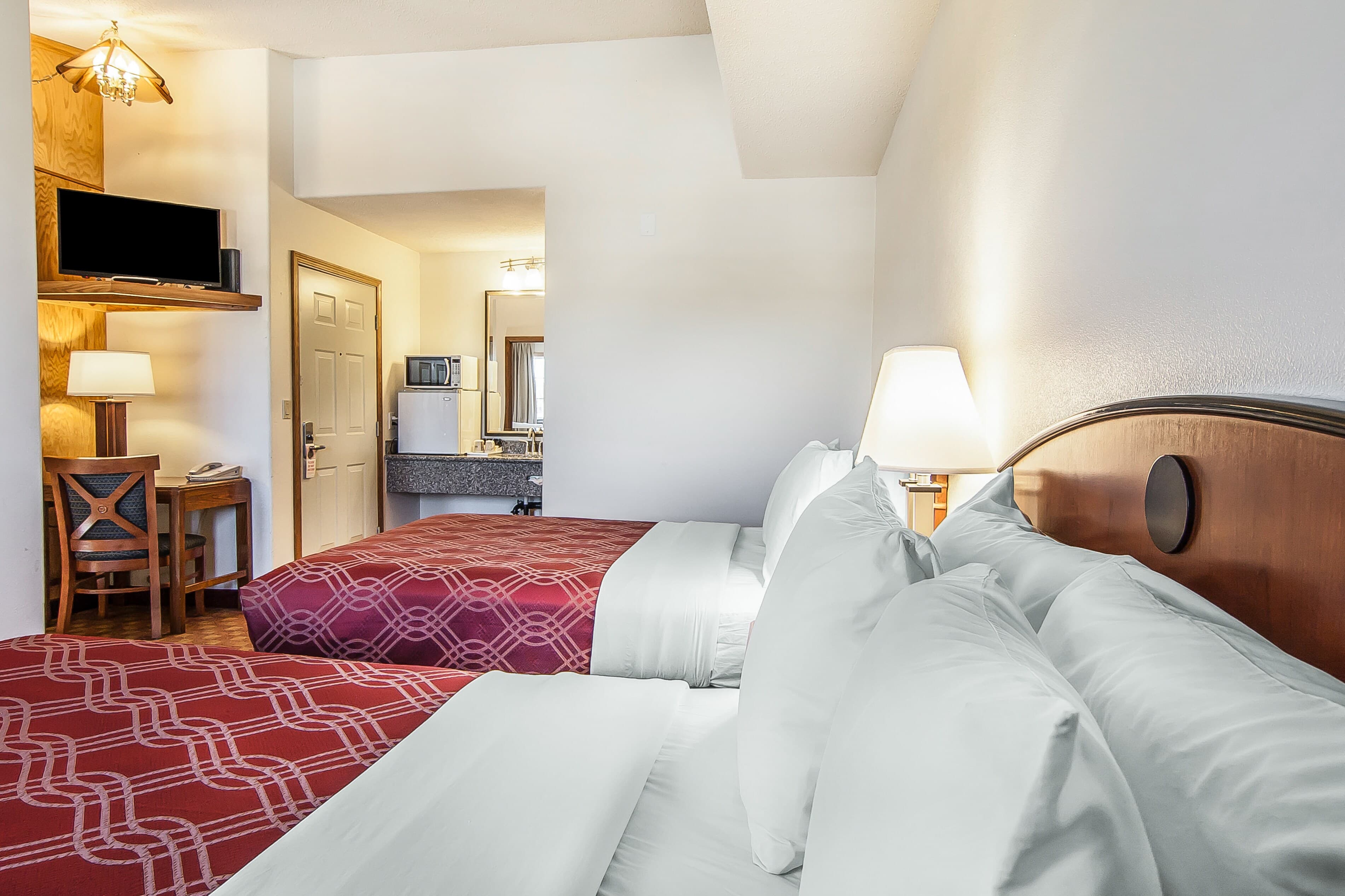 Econo Lodge Inn & Suites Madras — 24