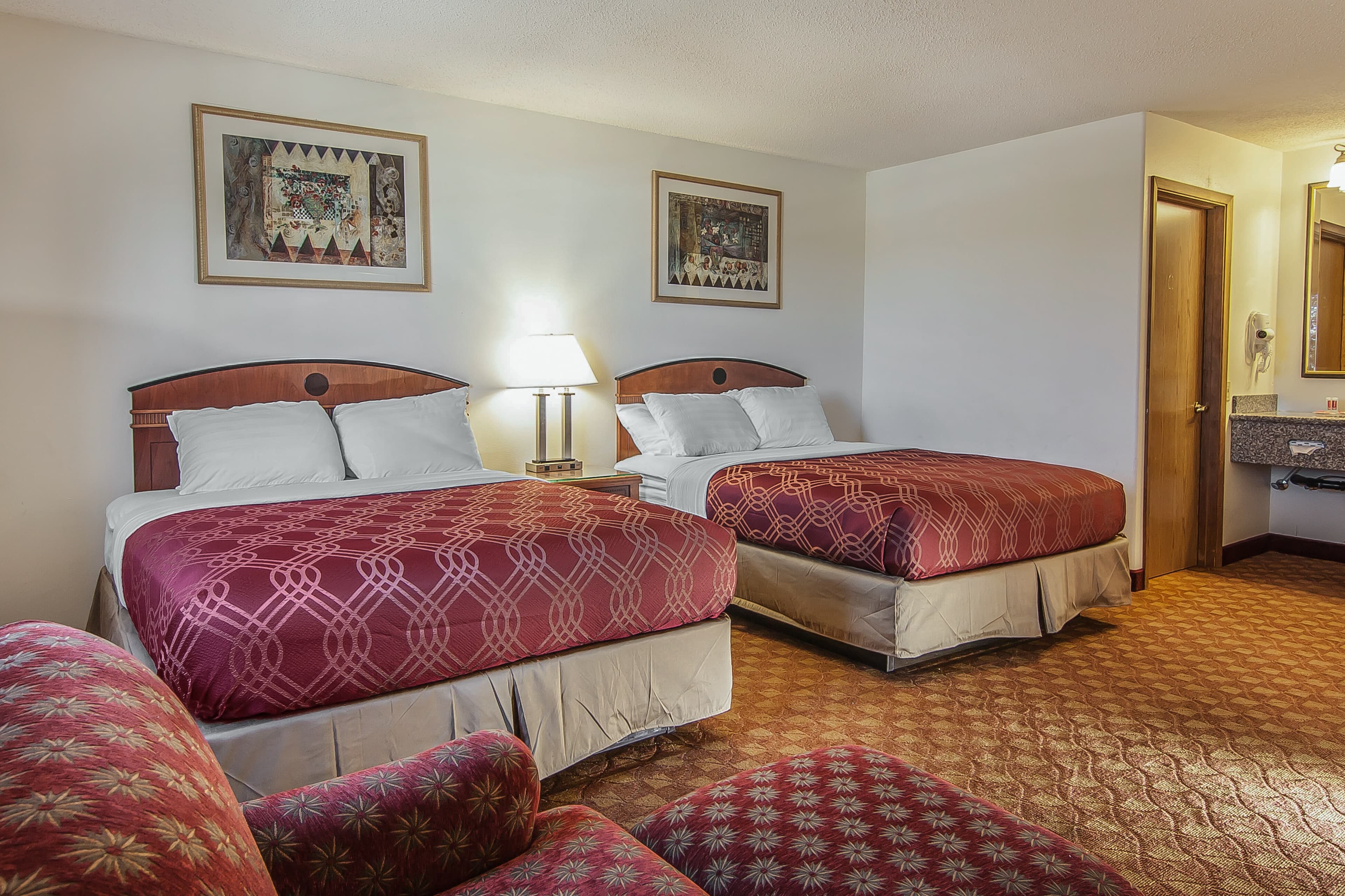 Econo Lodge Inn & Suites Madras — 25