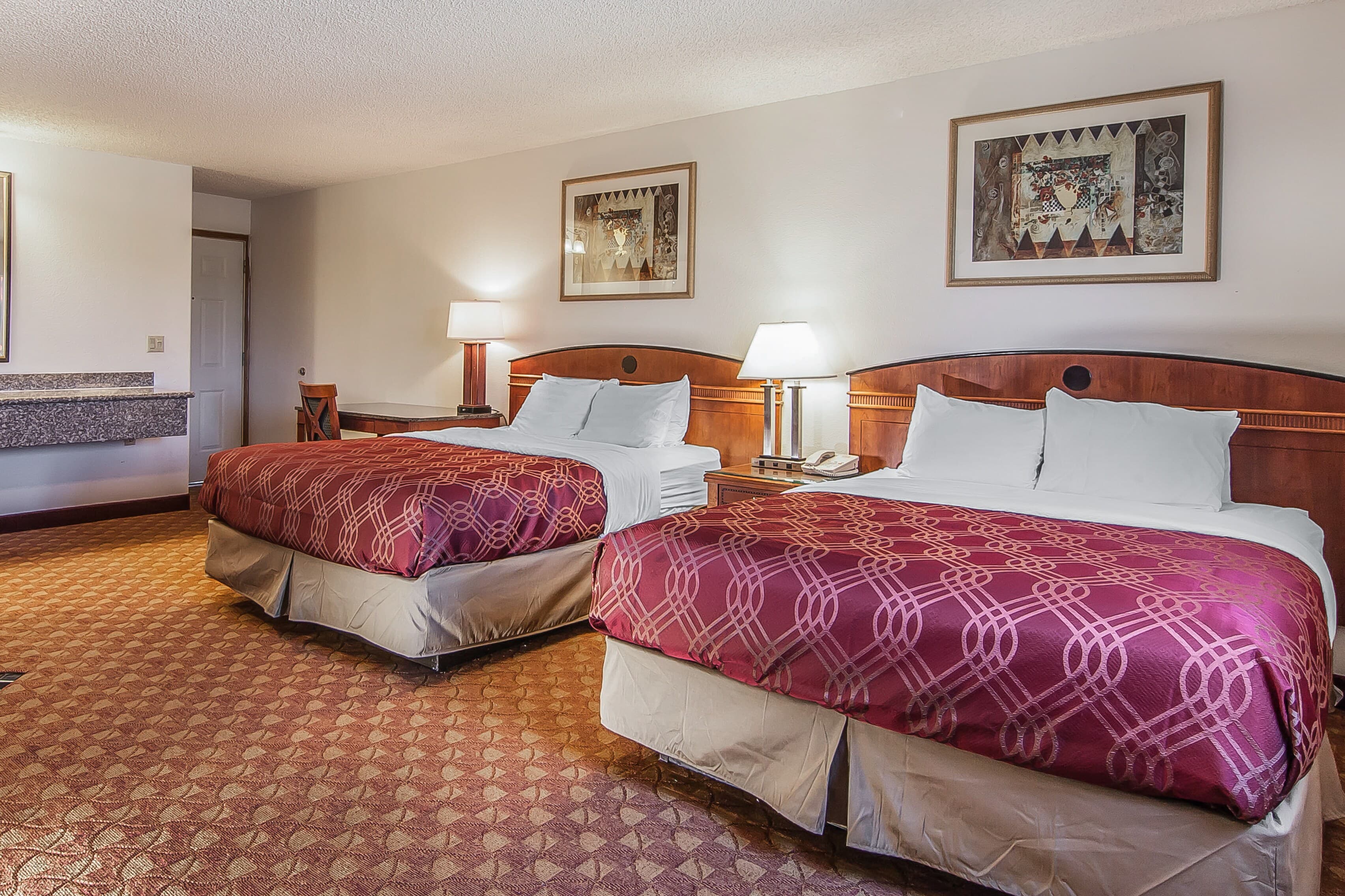 Econo Lodge Inn & Suites Madras — 26