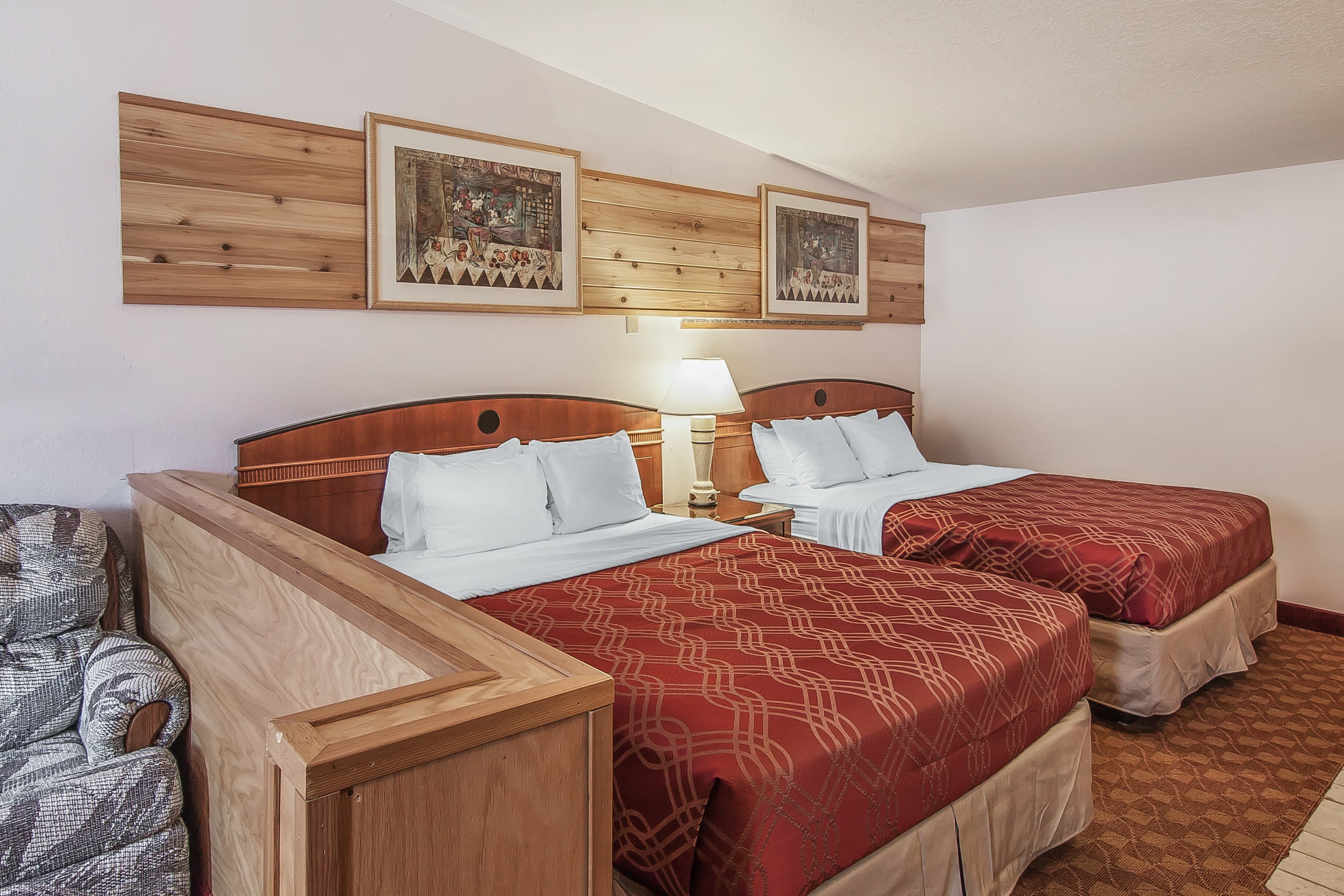 Econo Lodge Inn & Suites Madras — 27