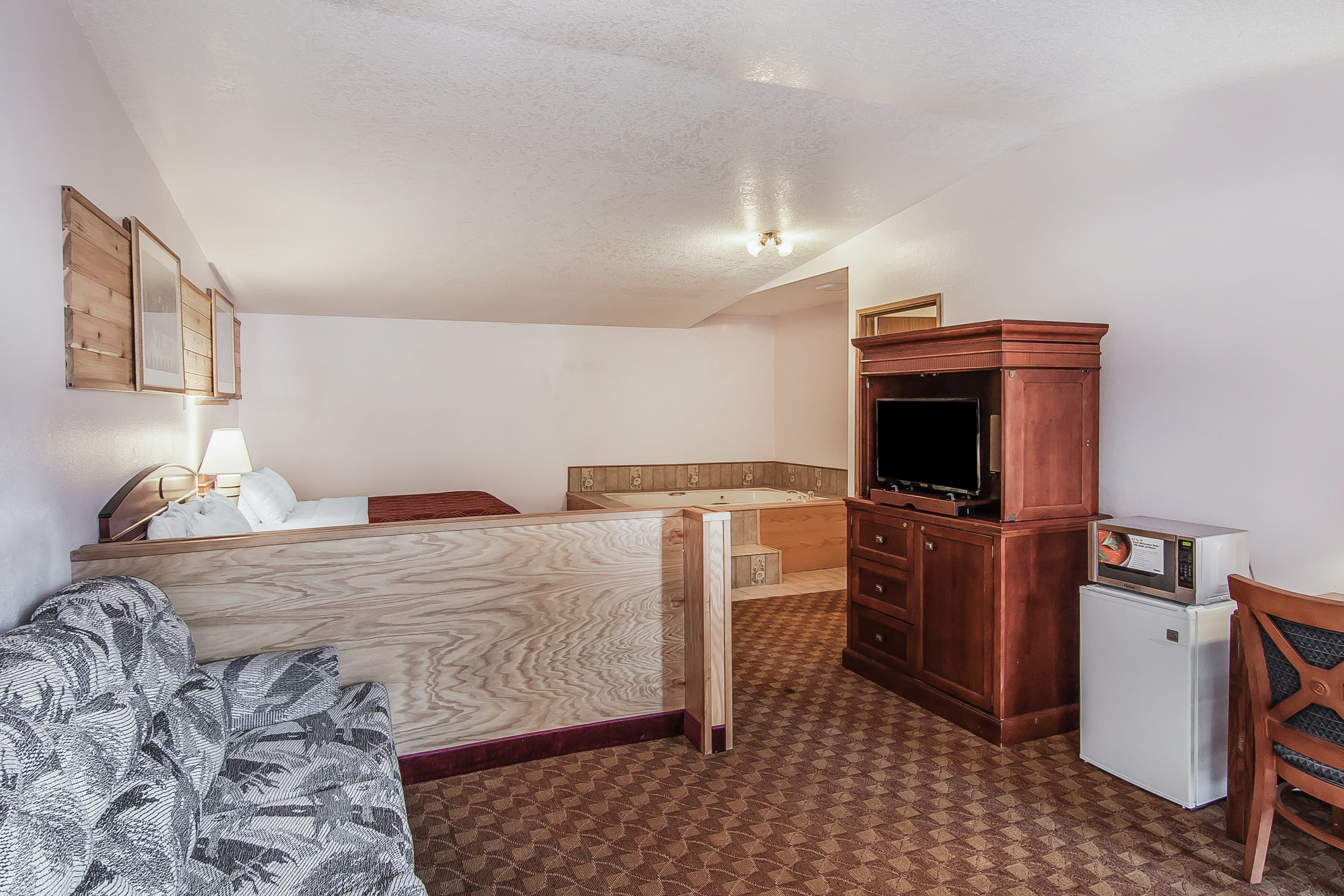 Econo Lodge Inn & Suites Madras — 28