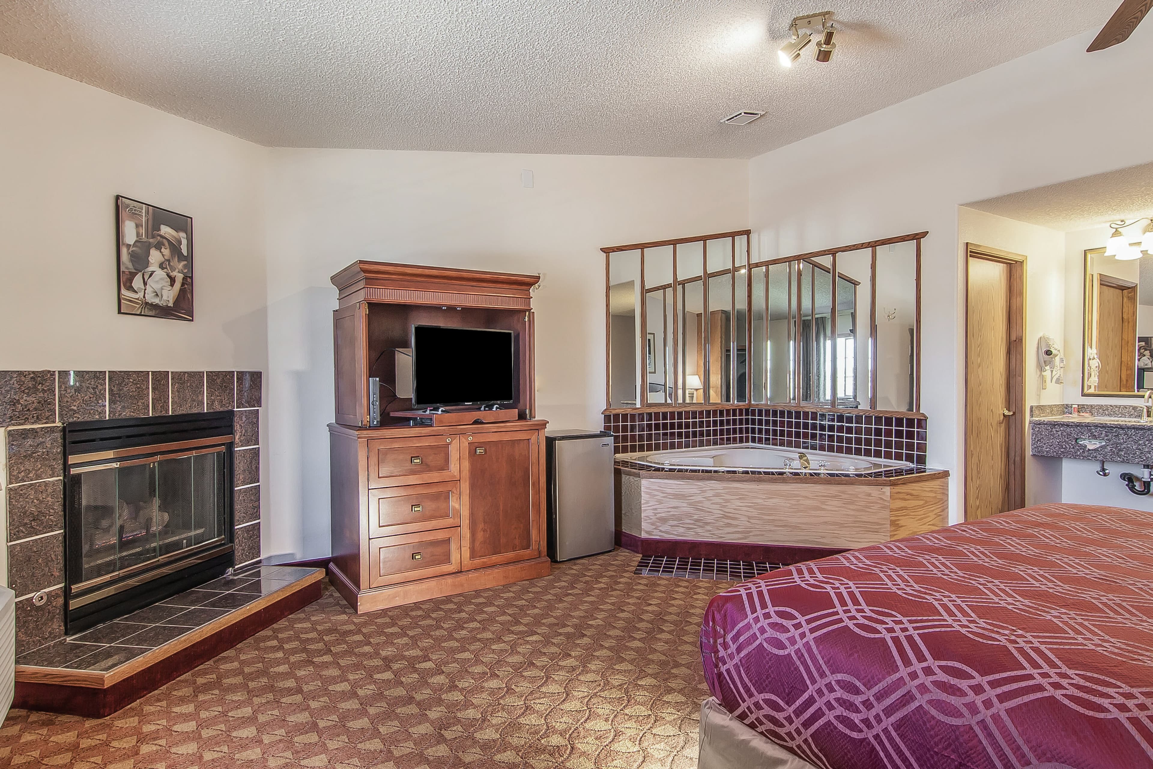 Econo Lodge Inn & Suites Madras — 38