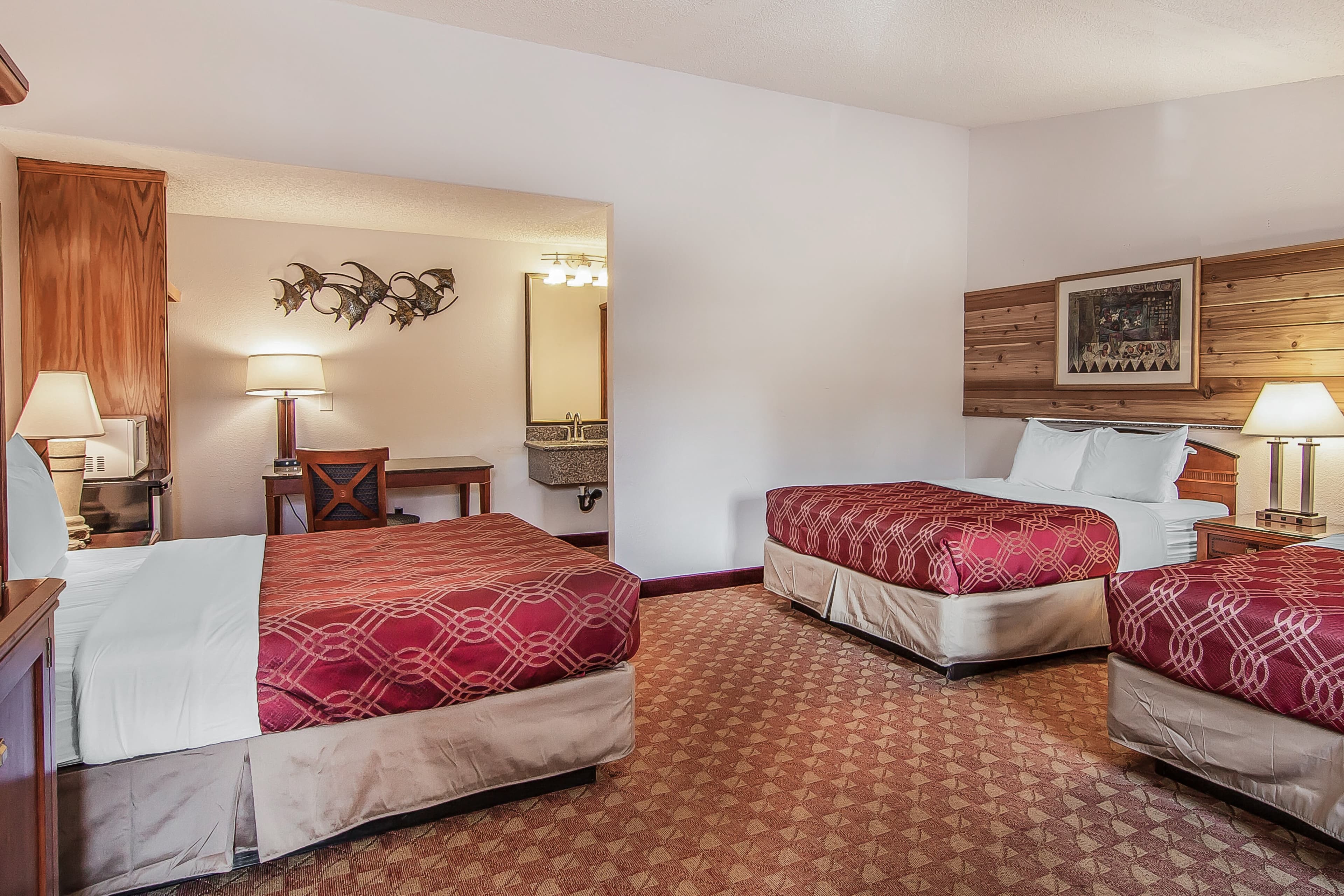 Econo Lodge Inn & Suites Madras — 44