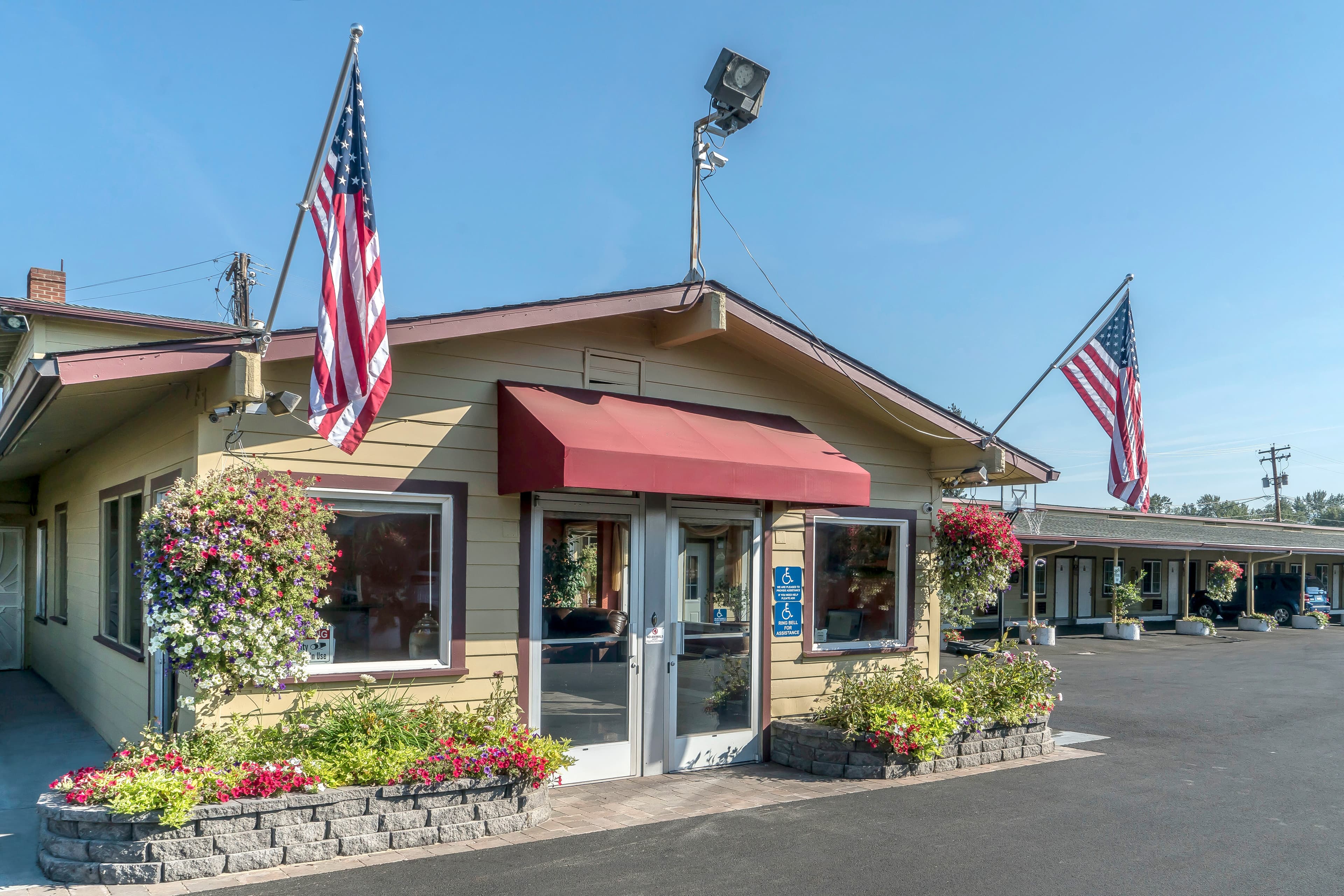 Rodeway Inn Medford South I-5 - Image 1