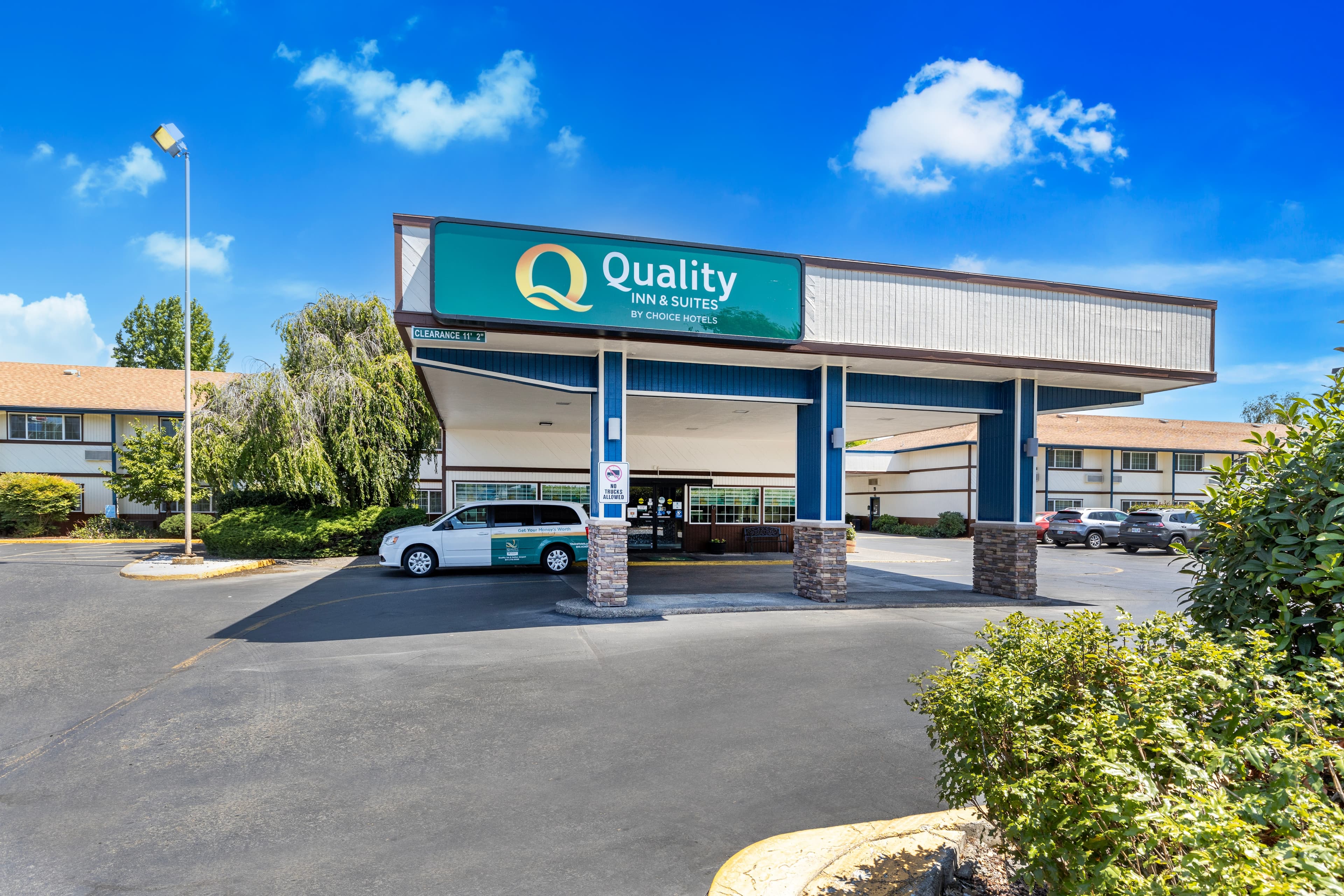 Quality Inn & Suites Medford Airport - Image 1
