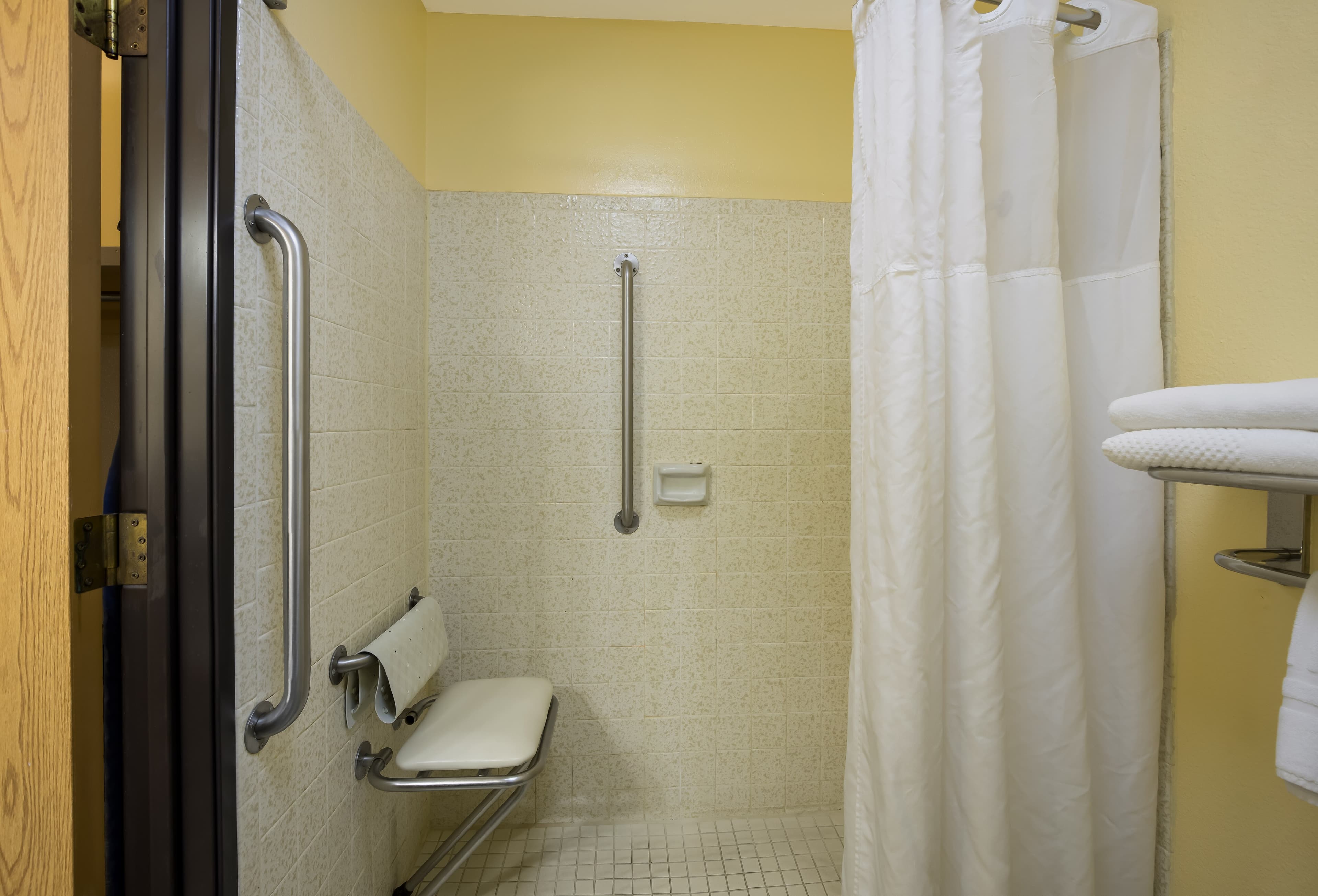 Quality Inn & Suites Medford Airport — 8