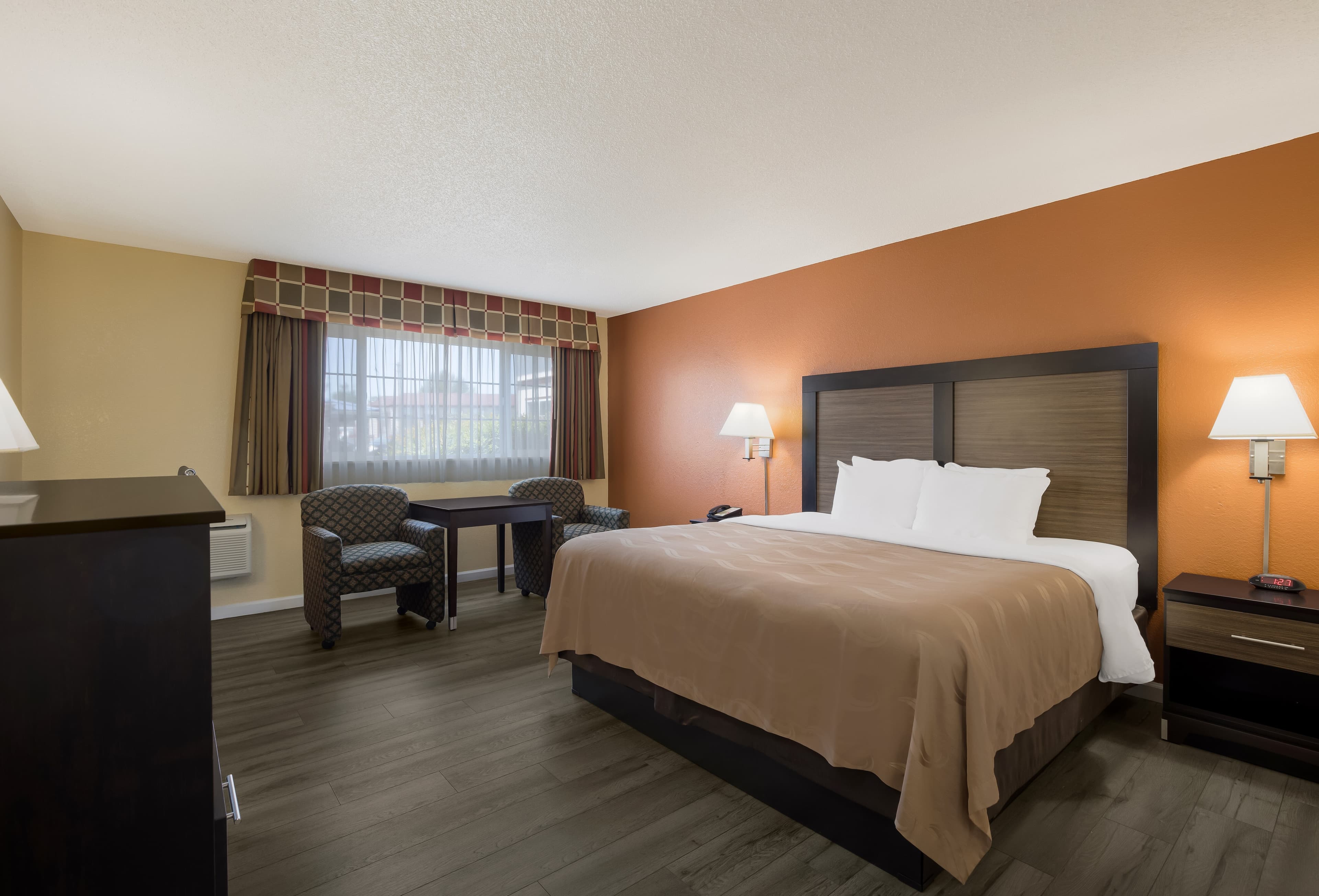 Quality Inn & Suites Medford Airport - Image 2