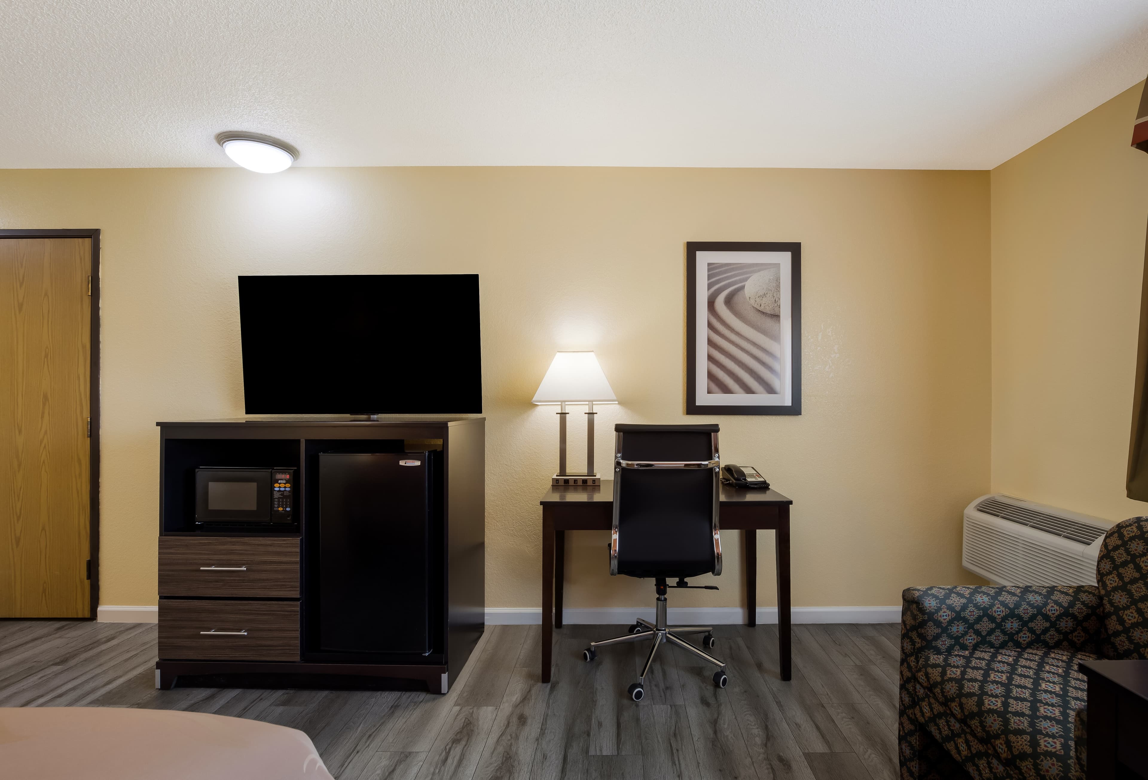 Quality Inn & Suites Medford Airport - Image 4