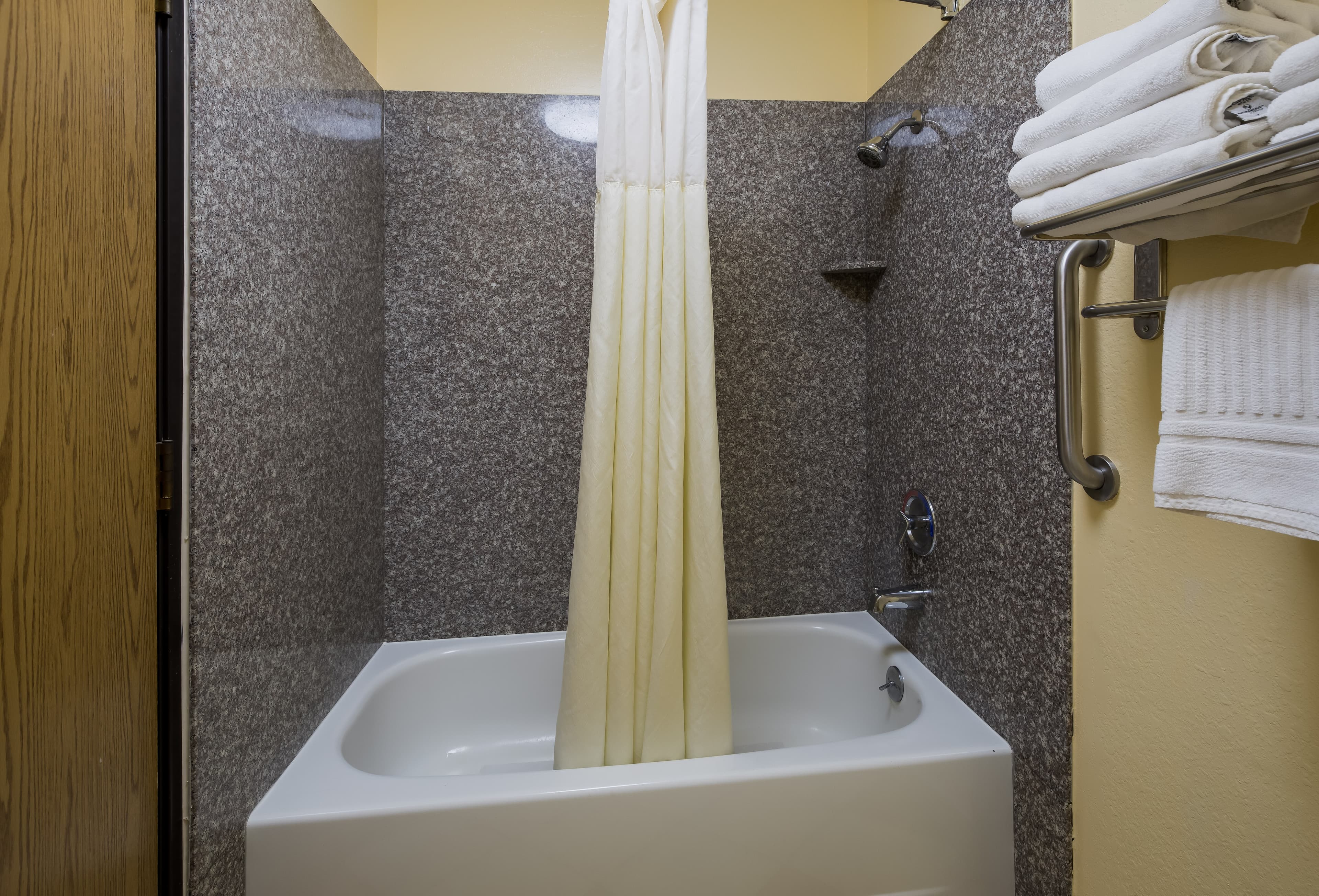Quality Inn & Suites Medford Airport — 25