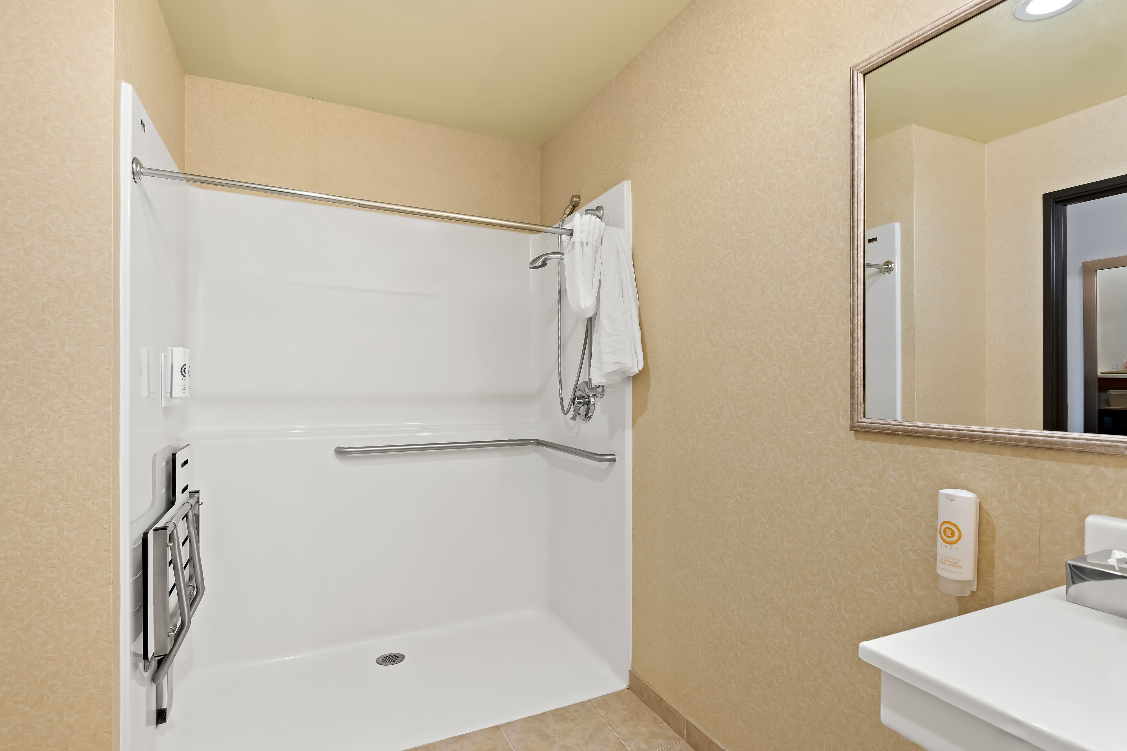 Comfort Inn & Suites Creswell - Image 5