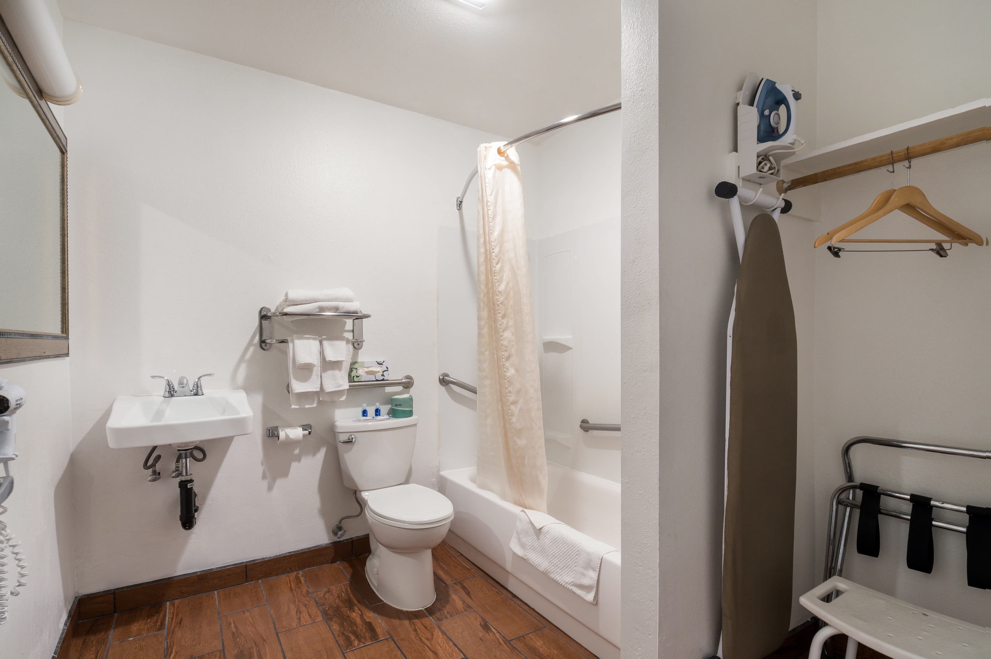 Rodeway Inn & Suites Portland West - Beaverton - Image 5