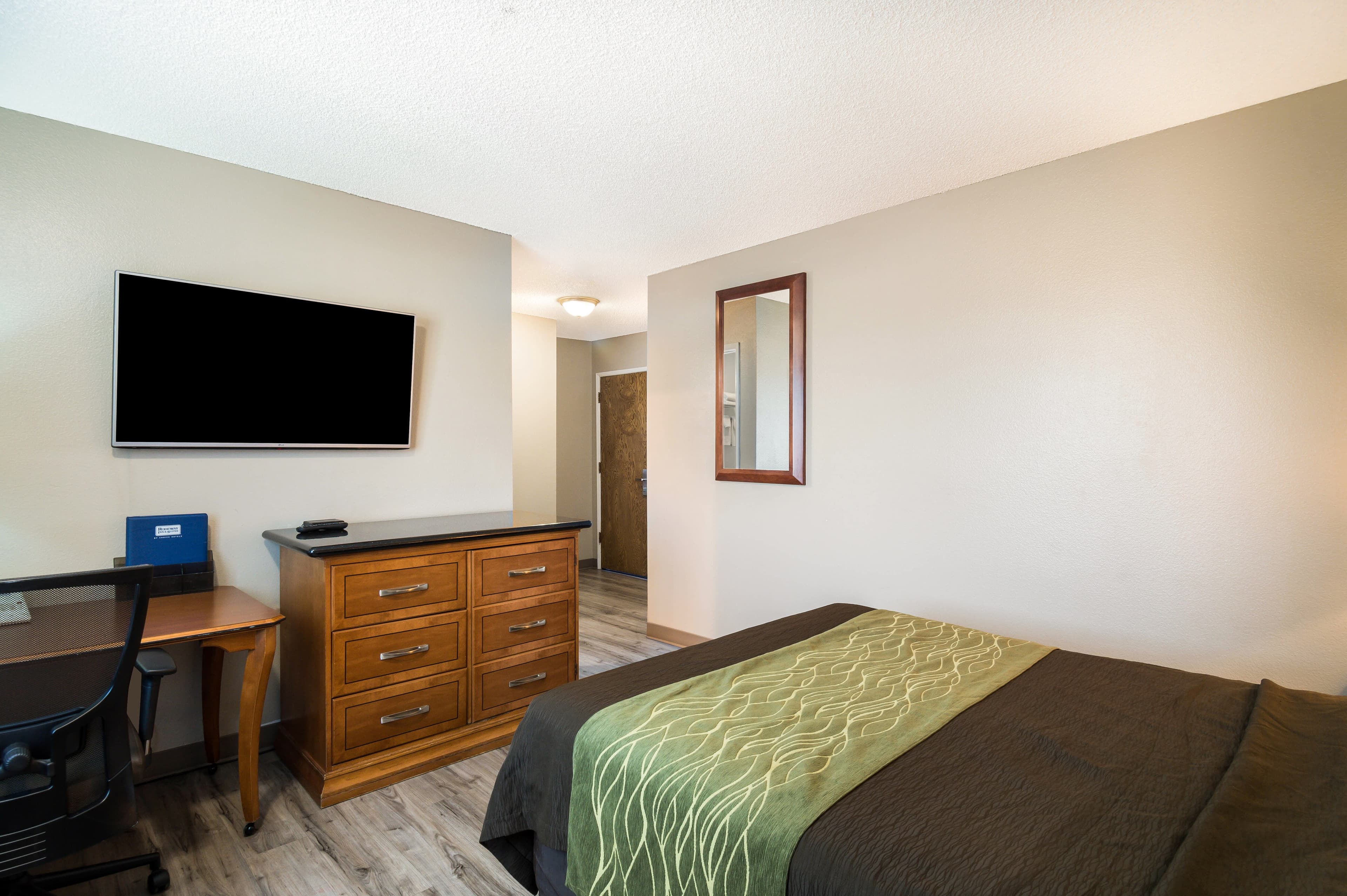 Rodeway Inn & Suites Portland West - Beaverton — 11