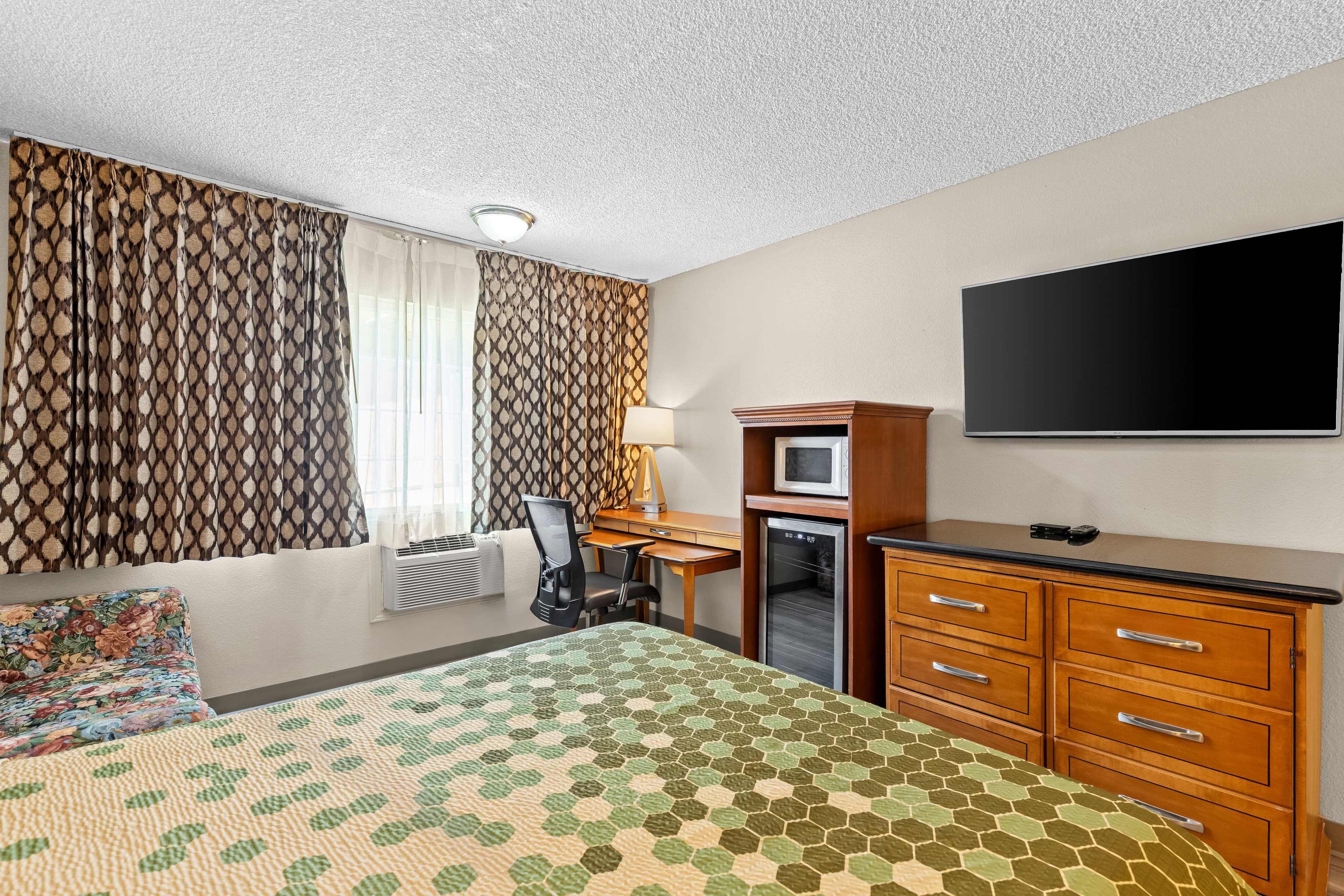 Rodeway Inn & Suites Portland West - Beaverton — 11