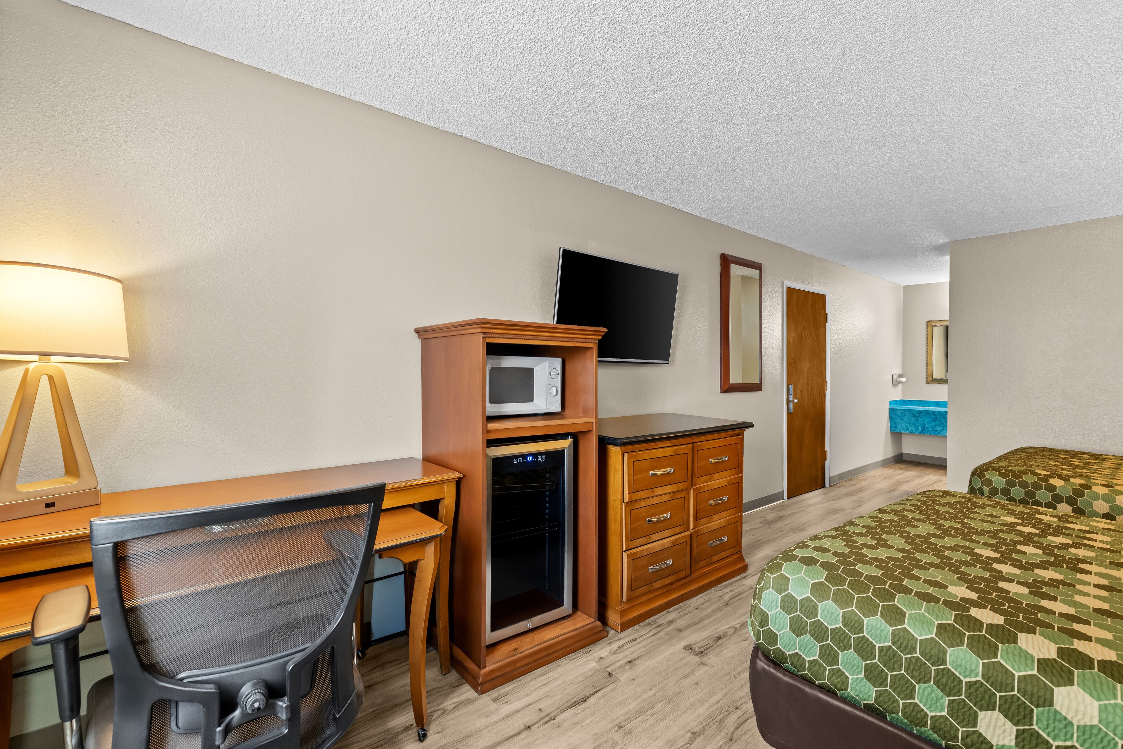 Rodeway Inn & Suites Portland West - Beaverton — 13