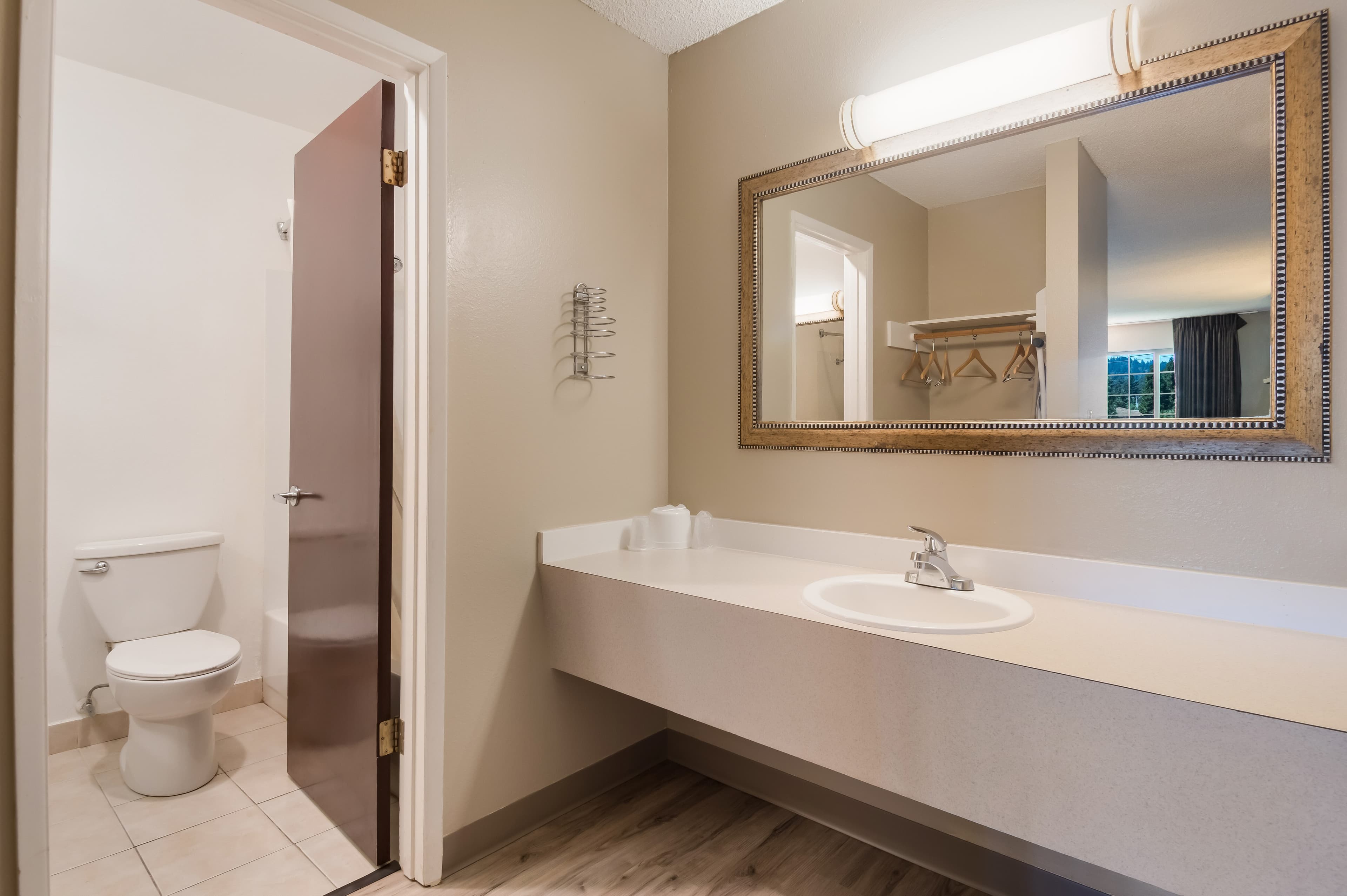 Rodeway Inn & Suites Portland West - Beaverton — 20
