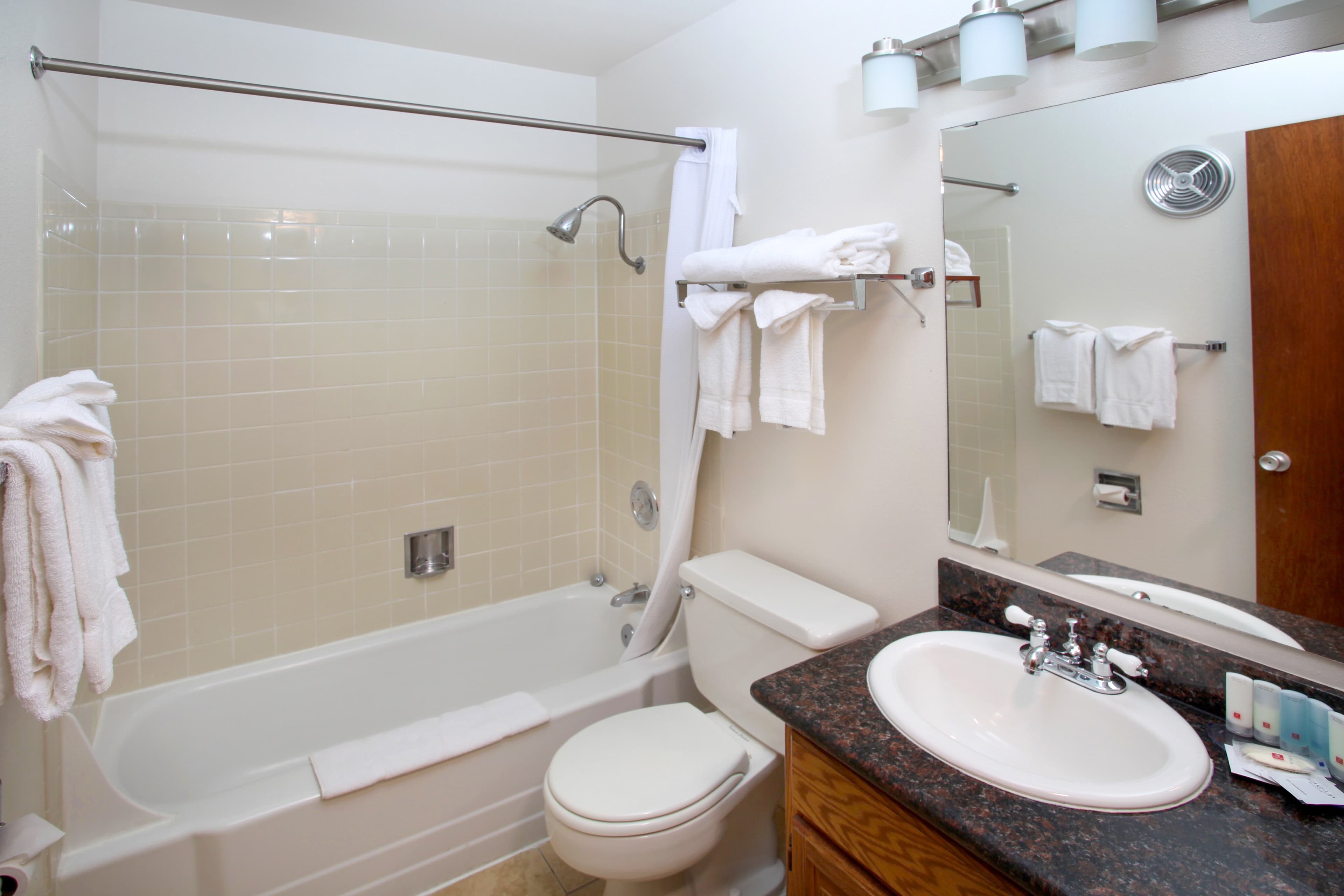 Clarion Inn Surfrider Resort — 8