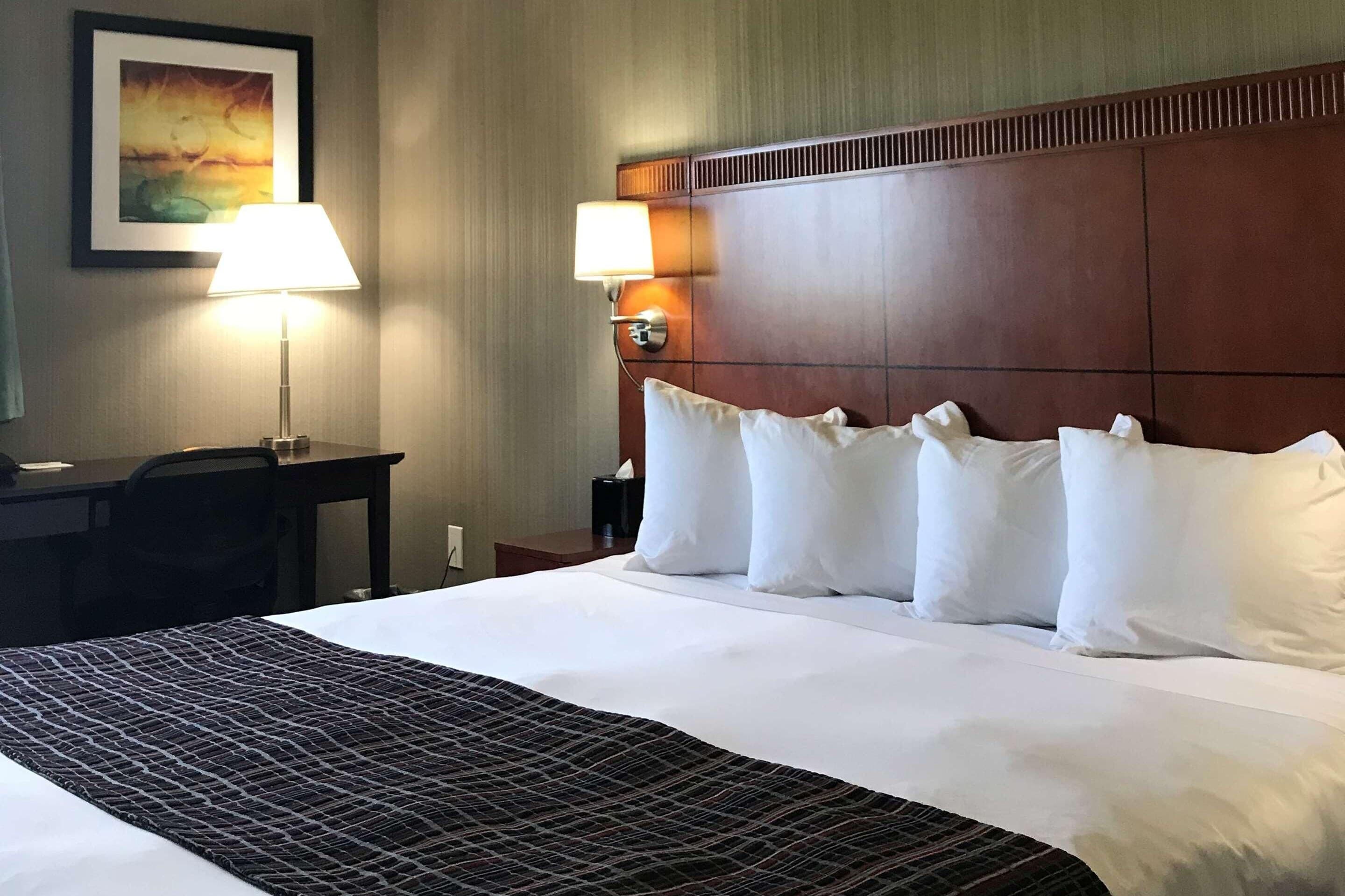Country Inn & Suites by Radisson, Delta Park North Portland - Image 2