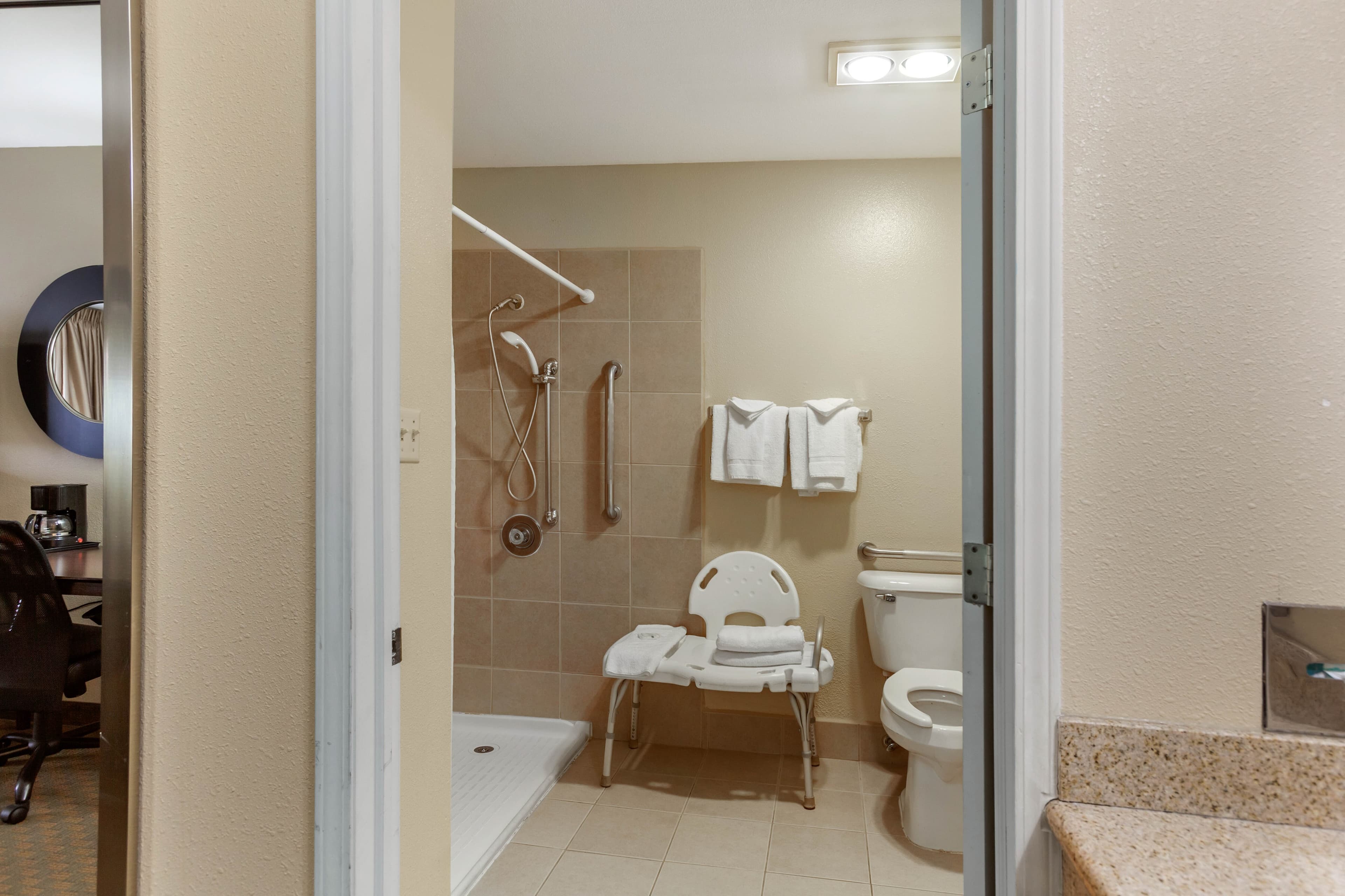 Quality Inn Ontario - Image 4