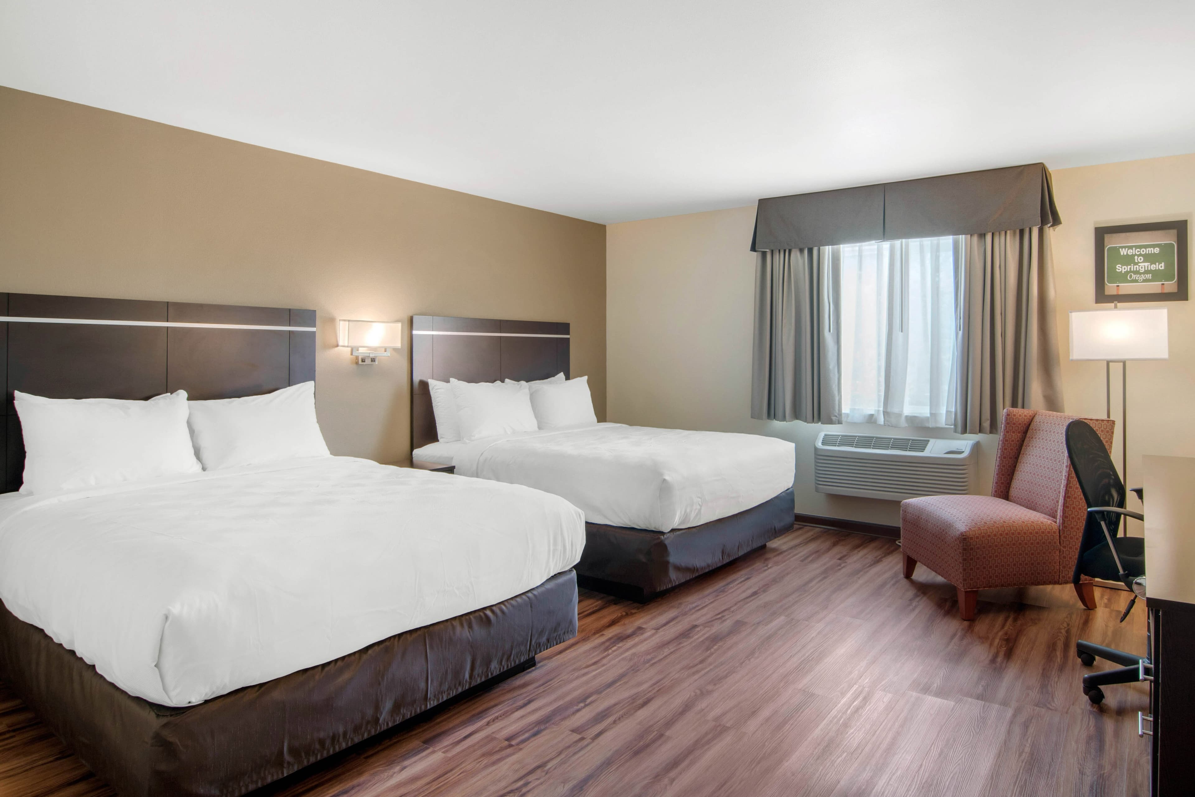 Econo Lodge Inn & Suites Springfield Main Street — 7