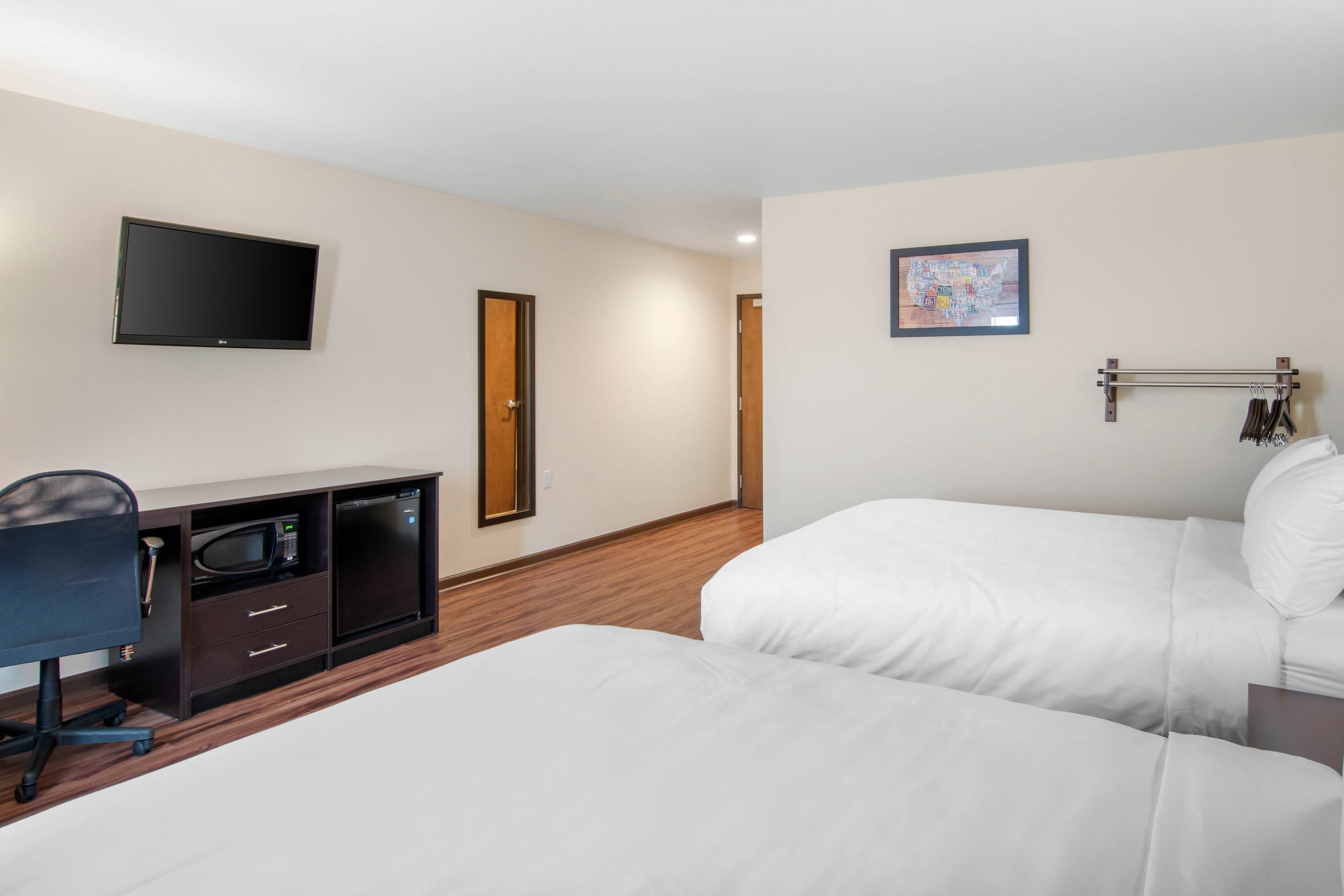 Econo Lodge Inn & Suites Springfield Main Street — 10