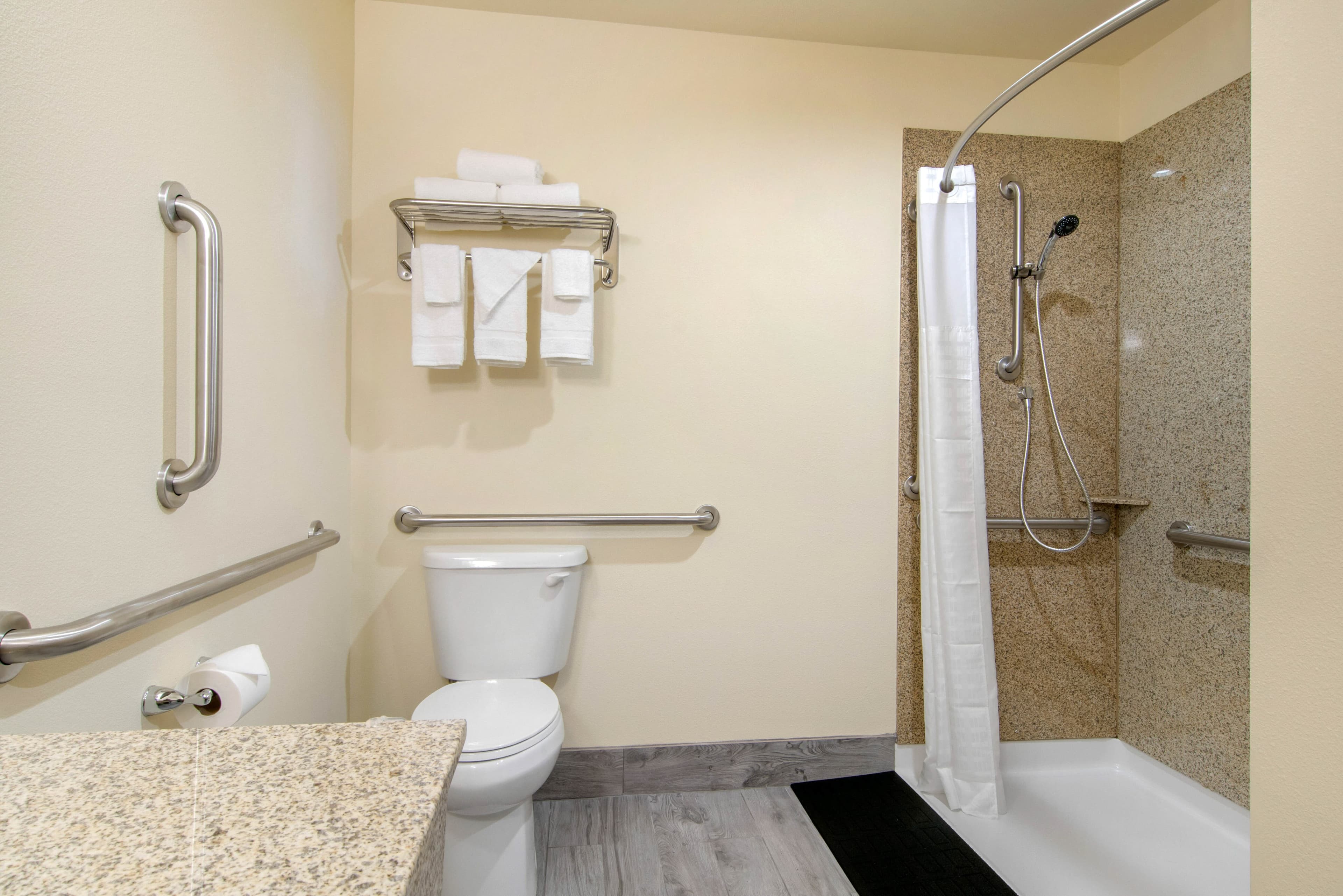 Econo Lodge Inn & Suites Springfield Main Street — 6