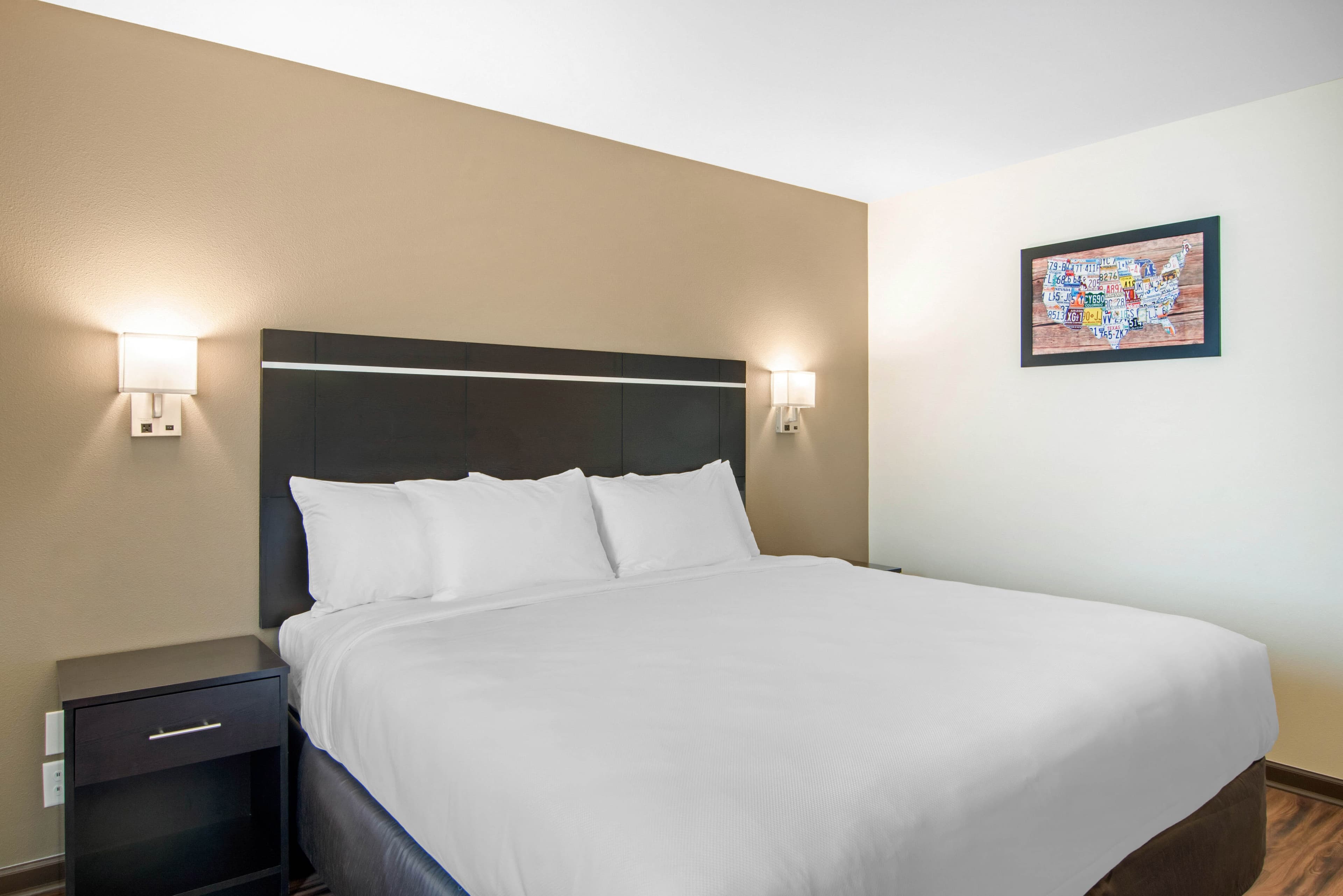 Econo Lodge Inn & Suites Springfield Main Street — 15