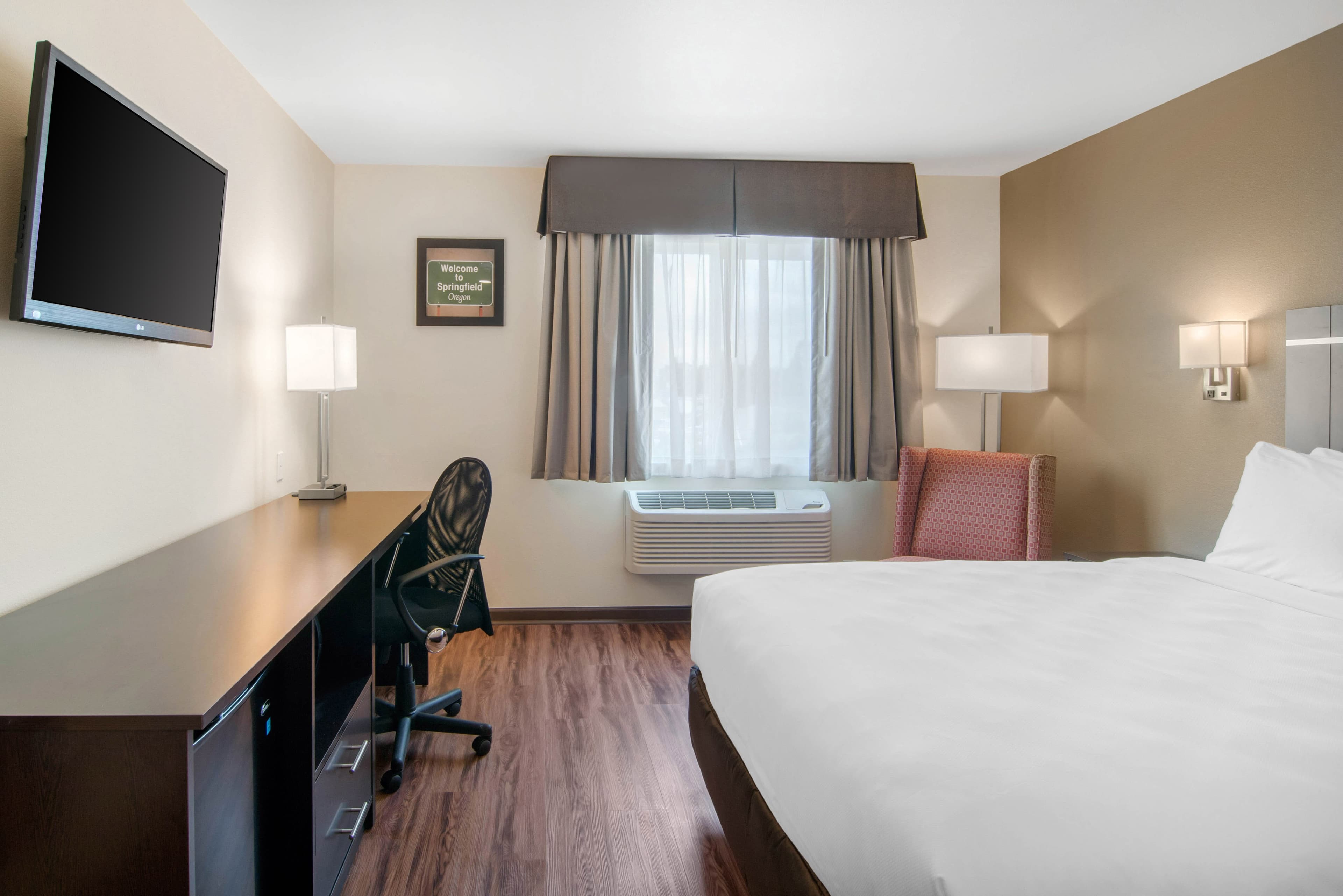 Econo Lodge Inn & Suites Springfield Main Street — 18