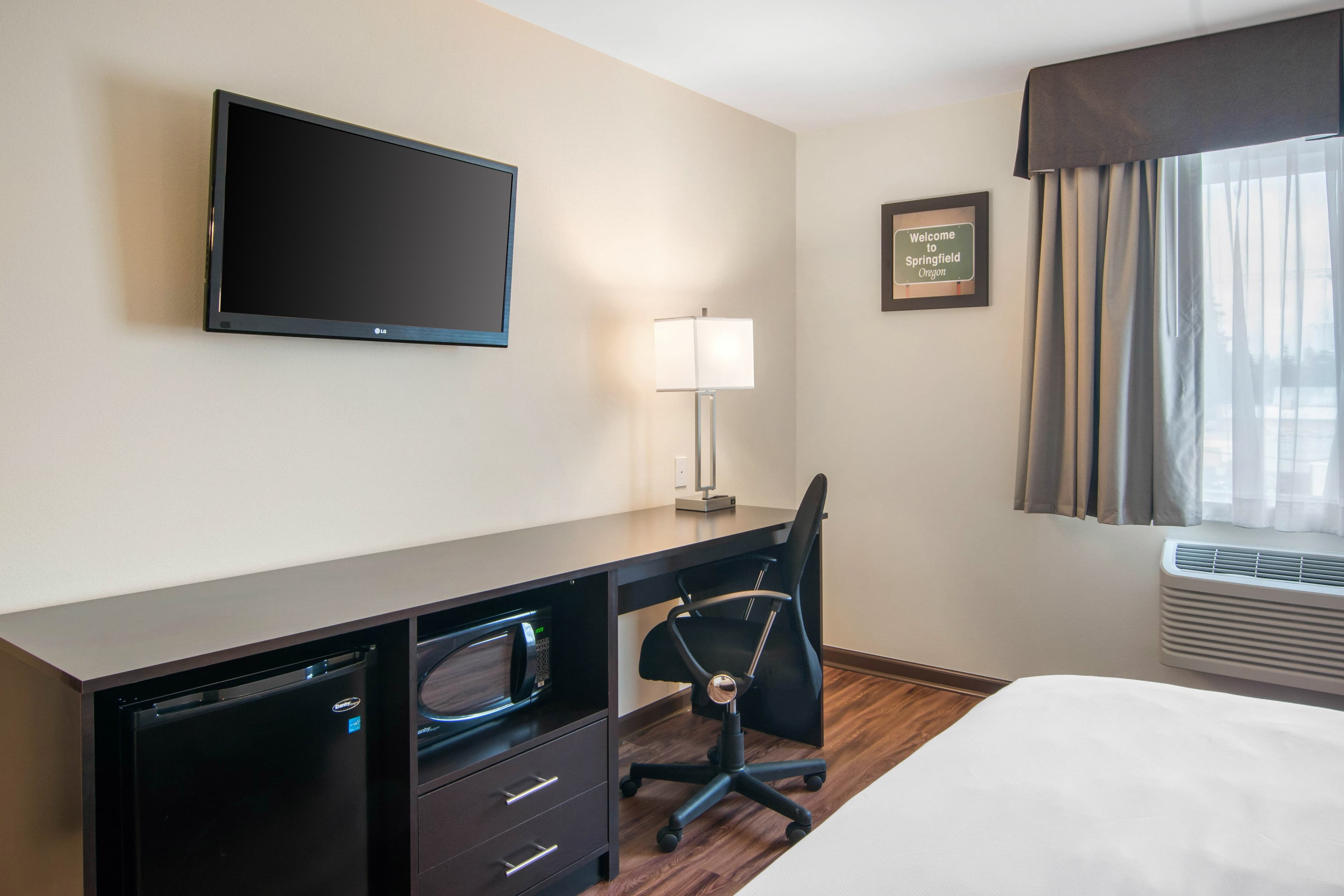 Econo Lodge Inn & Suites Springfield Main Street — 19