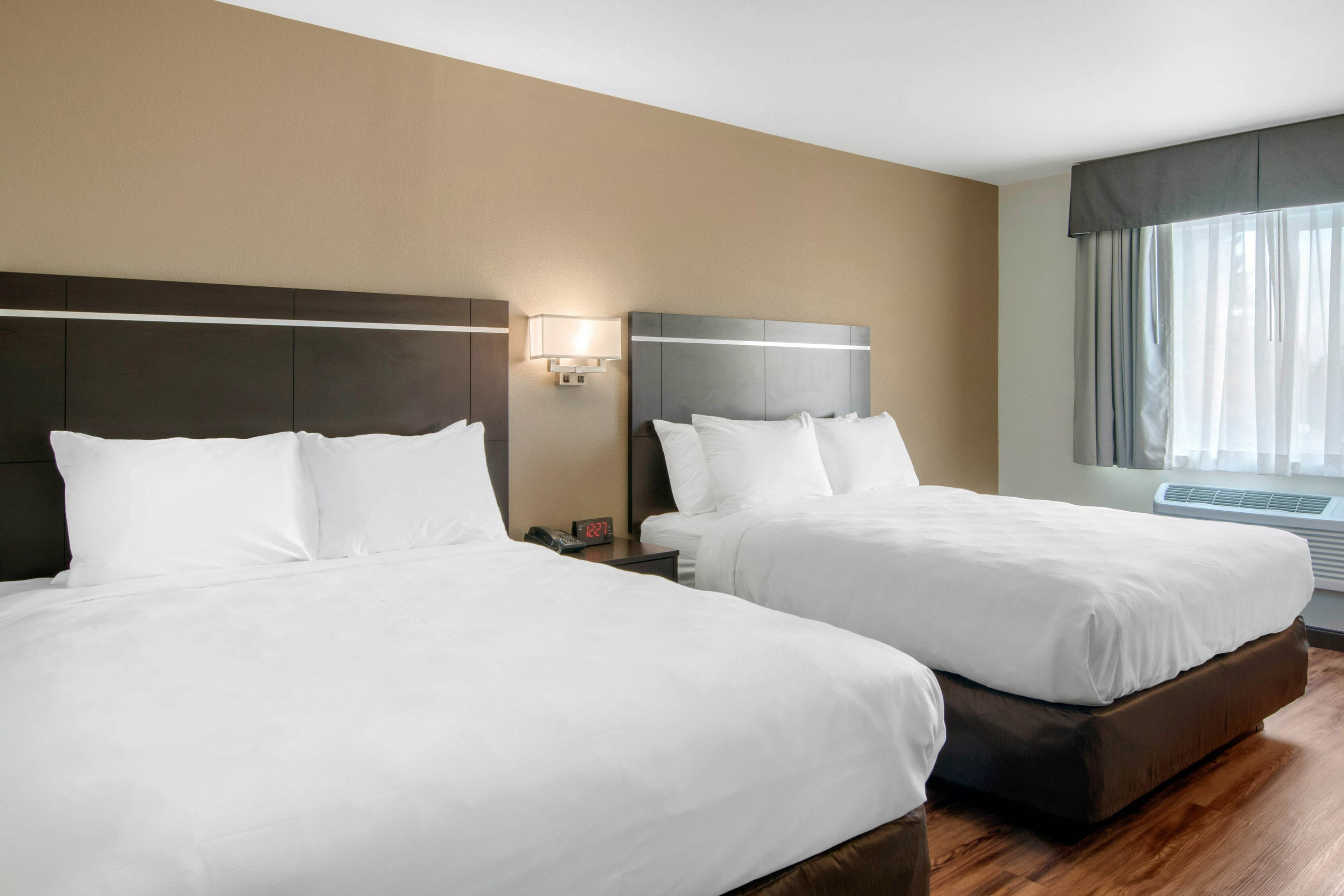 Econo Lodge Inn & Suites Springfield Main Street — 22