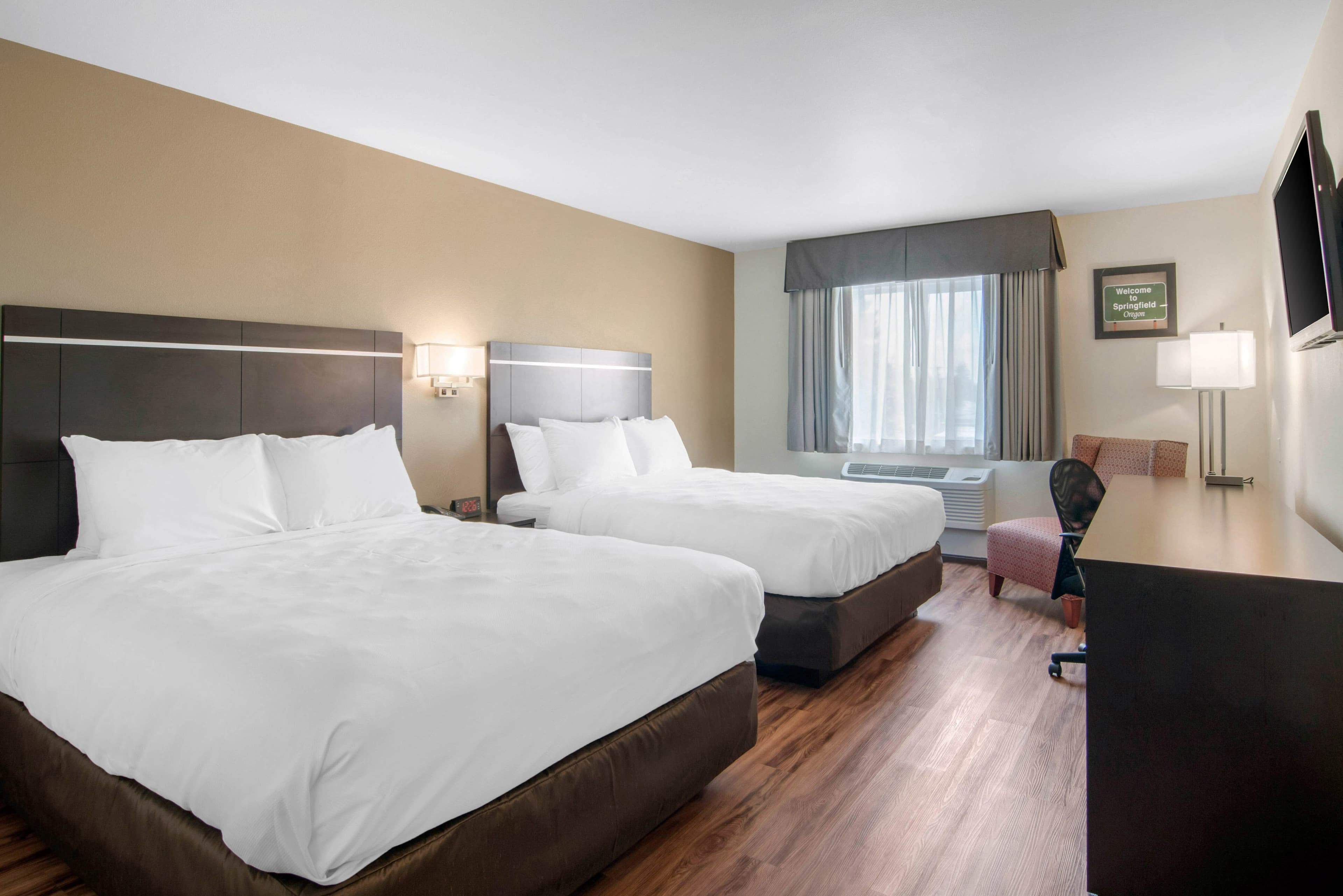 Econo Lodge Inn & Suites Springfield Main Street — 23