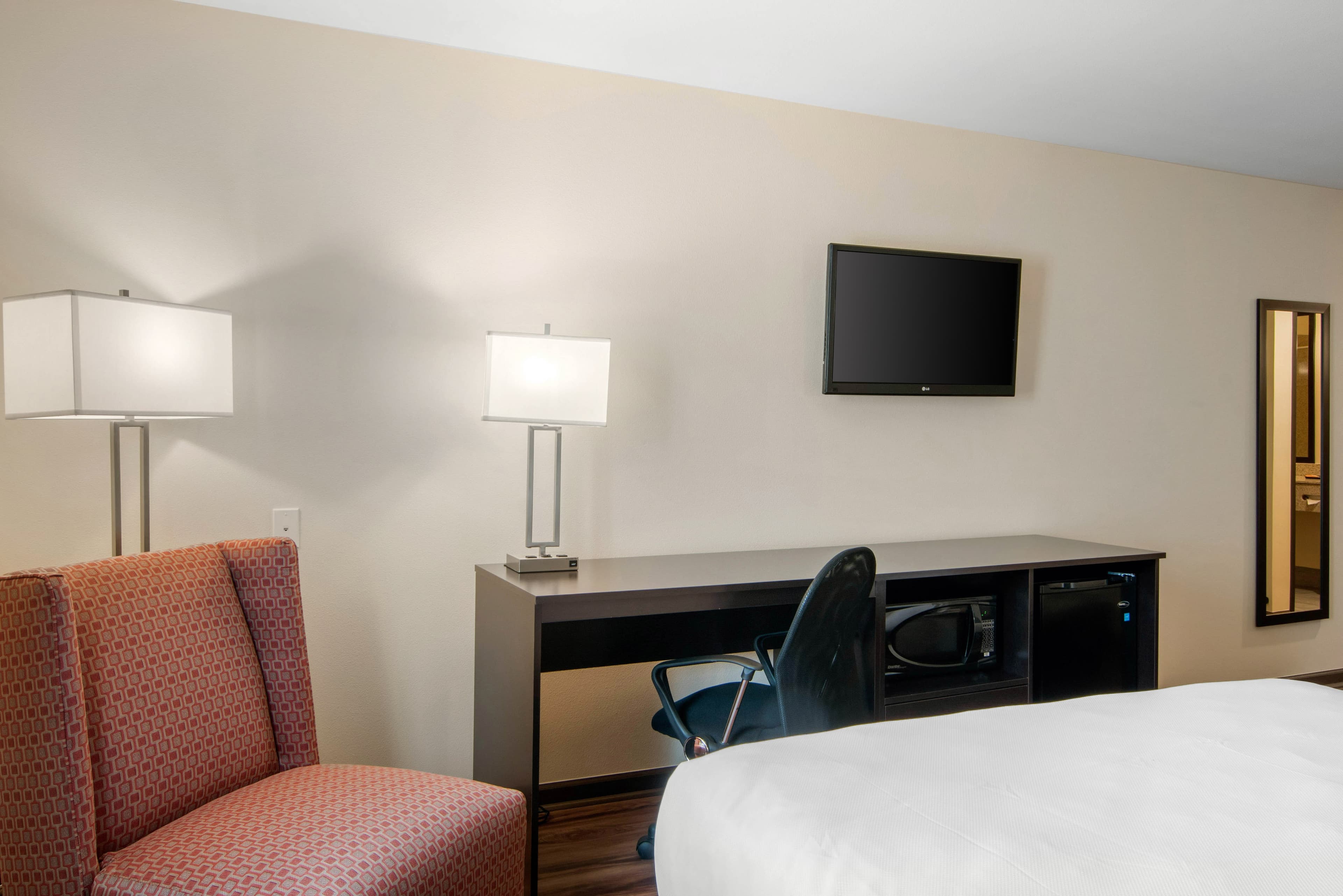Econo Lodge Inn & Suites Springfield Main Street — 24