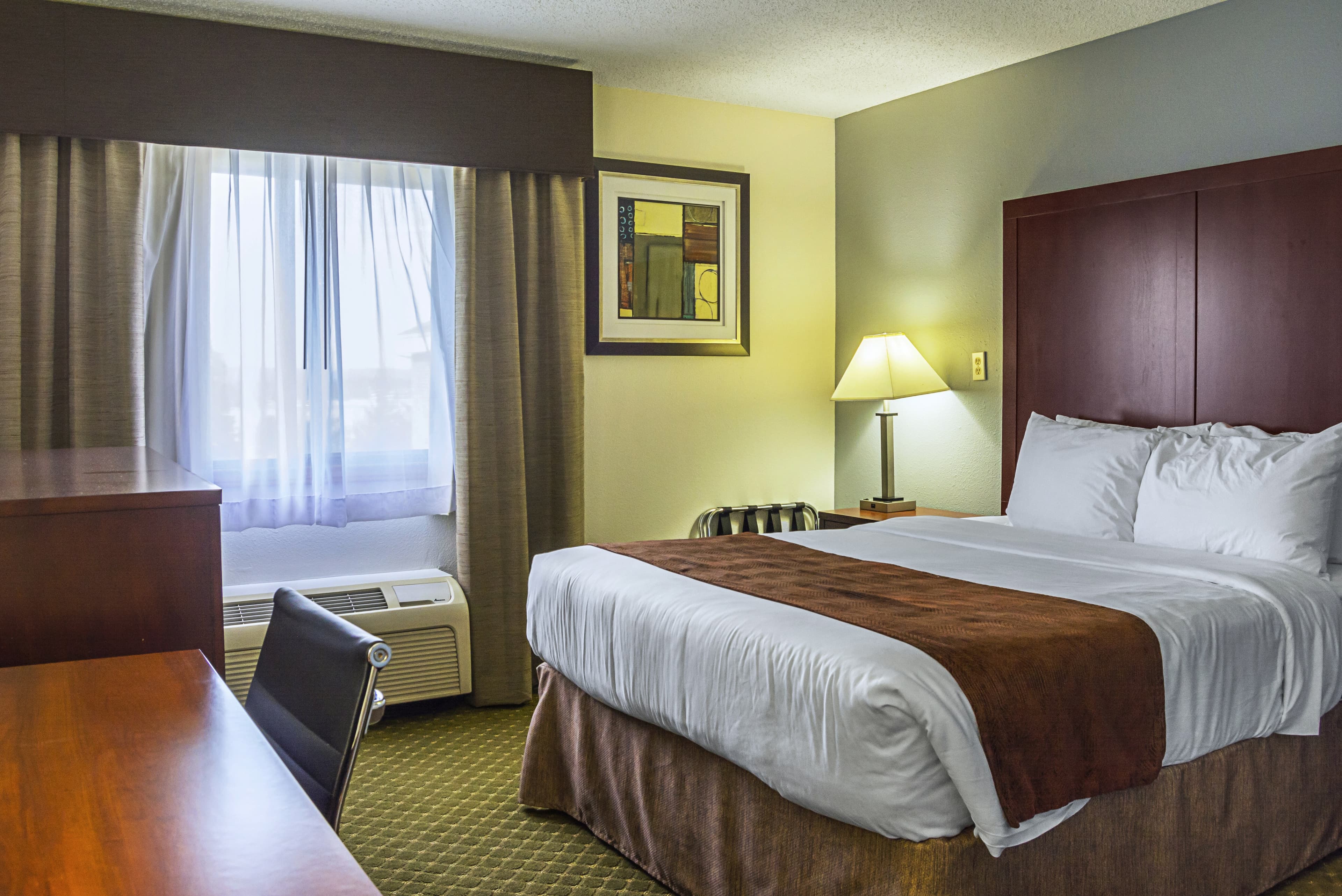 Quality Inn & Suites Clackamas - Portland - Image 4