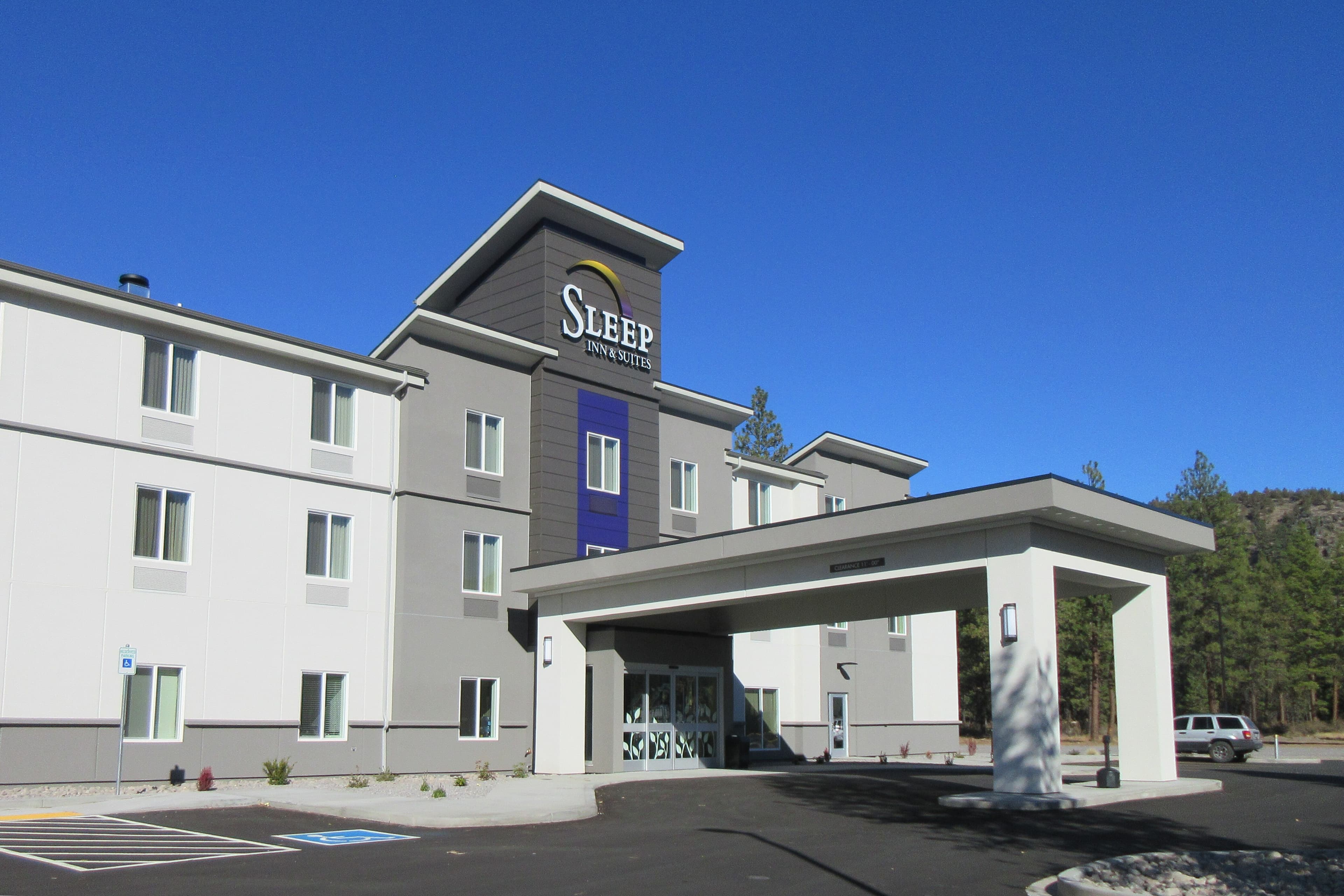 Sleep Inn & Suites Chiloquin-Crater Lake Junction - Image 1