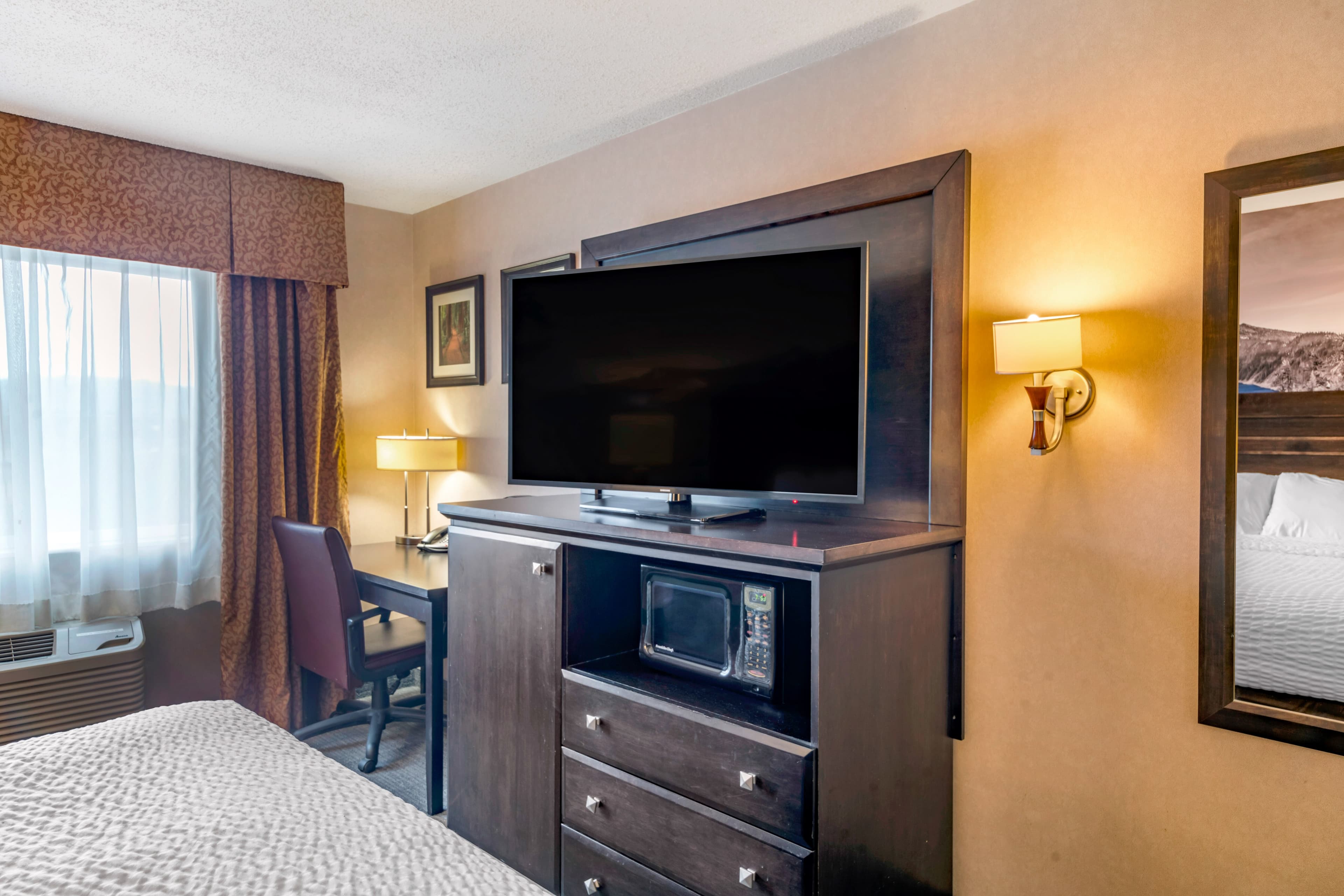 Clarion Pointe Medford — 12