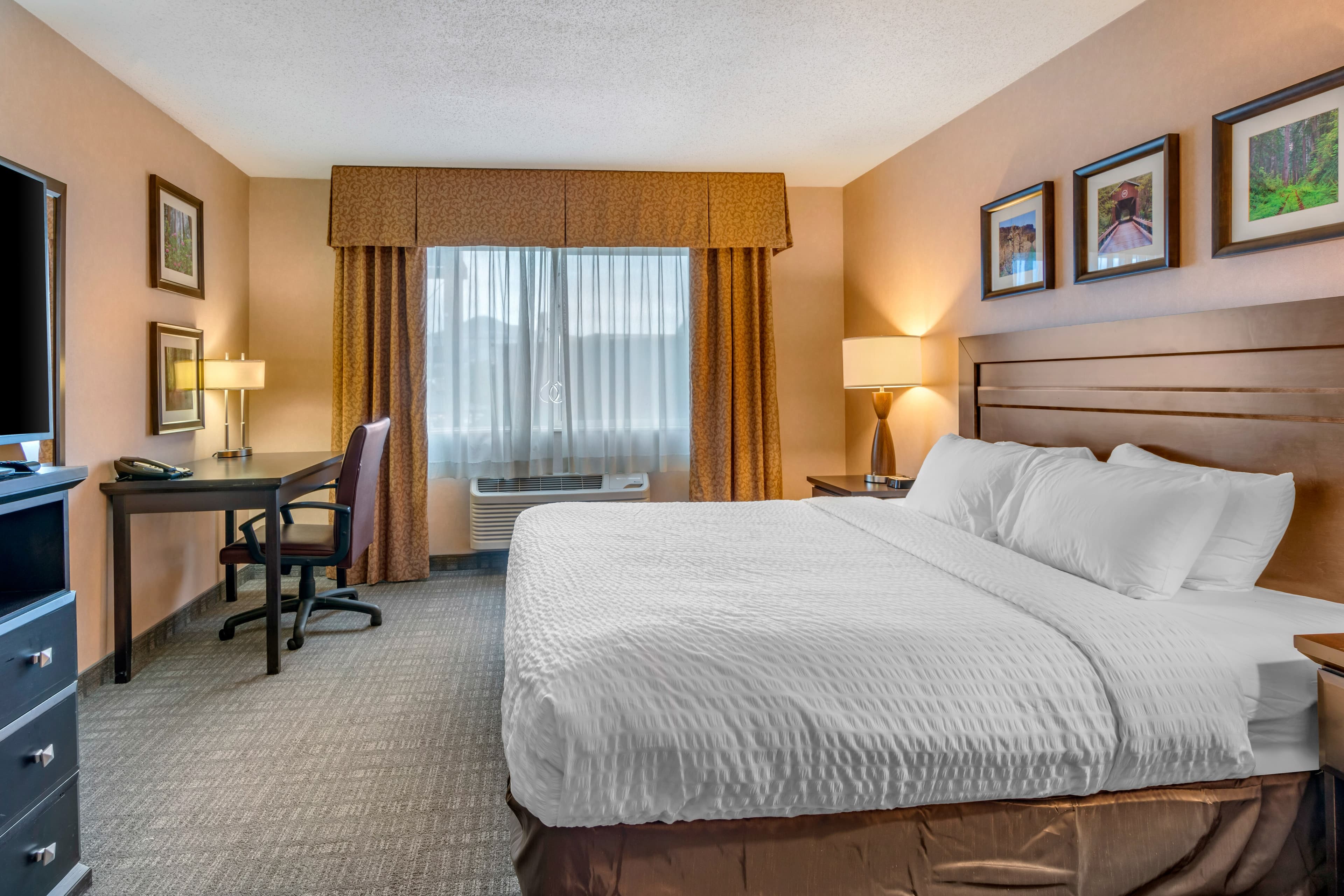 Clarion Pointe Medford — 30