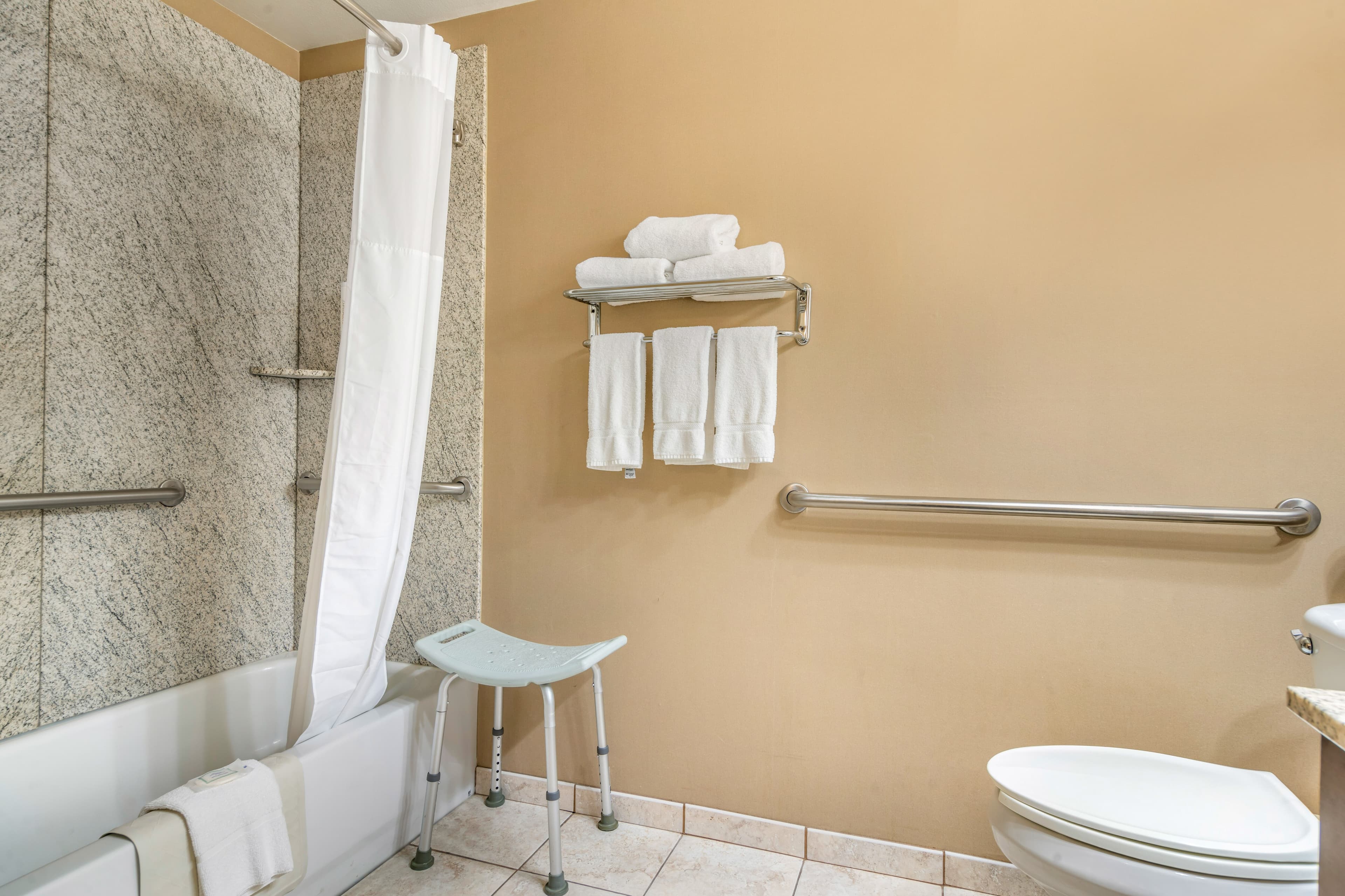 Clarion Pointe Medford — 33