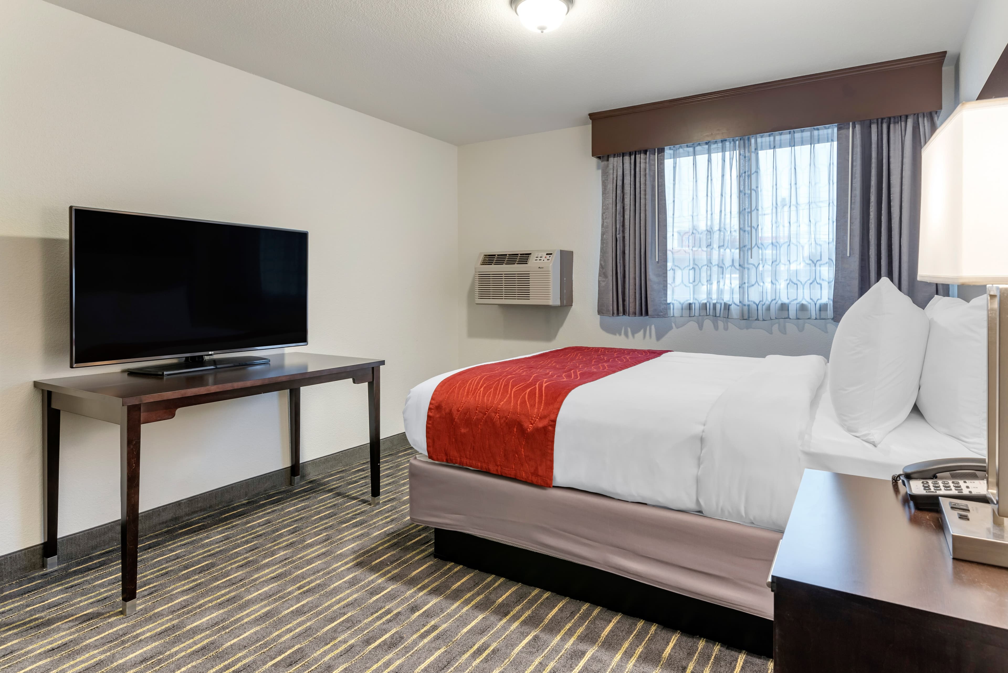 Comfort Inn & Suites Tigard near Washington Square - Image 3
