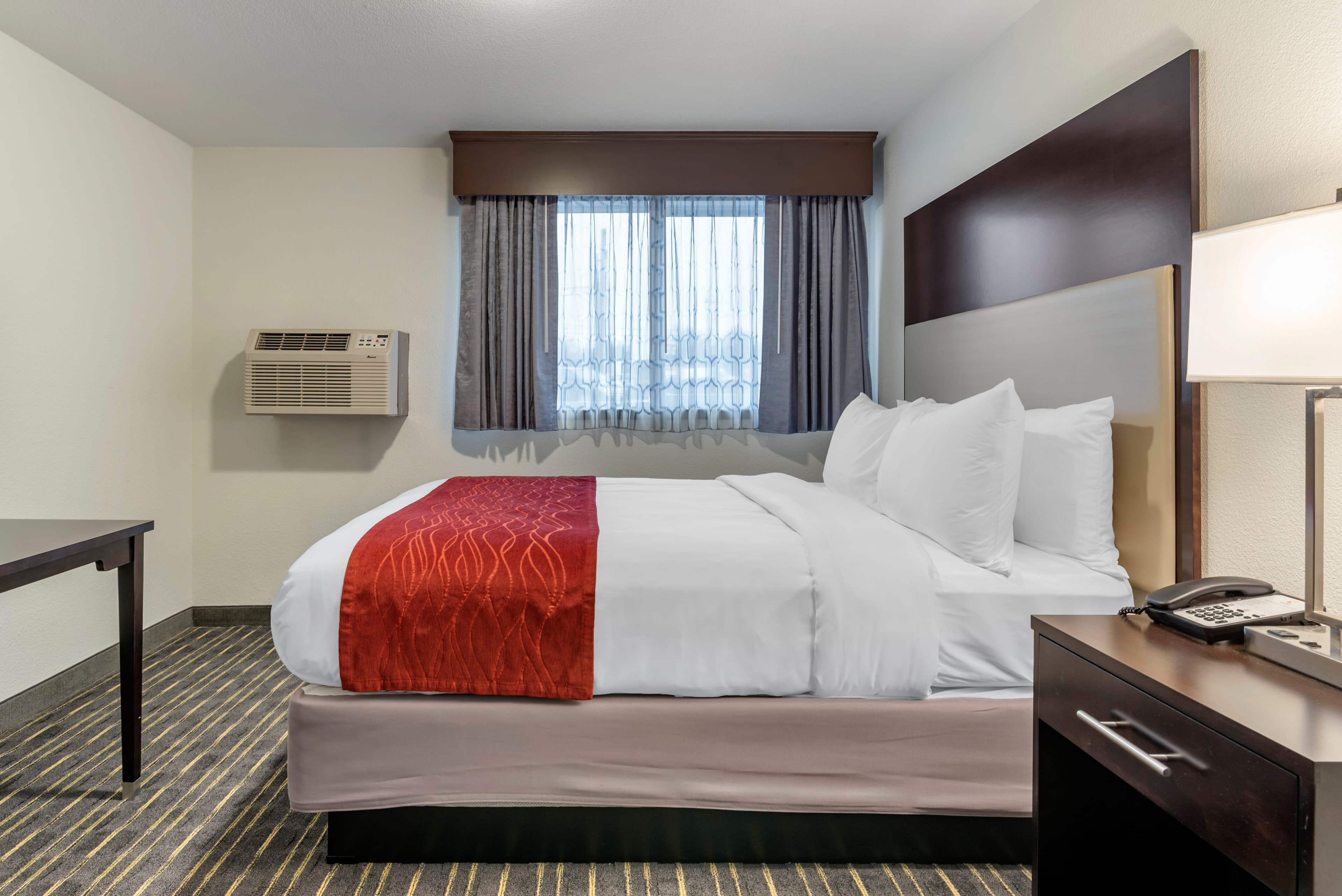 Comfort Inn & Suites Tigard near Washington Square - Image 4