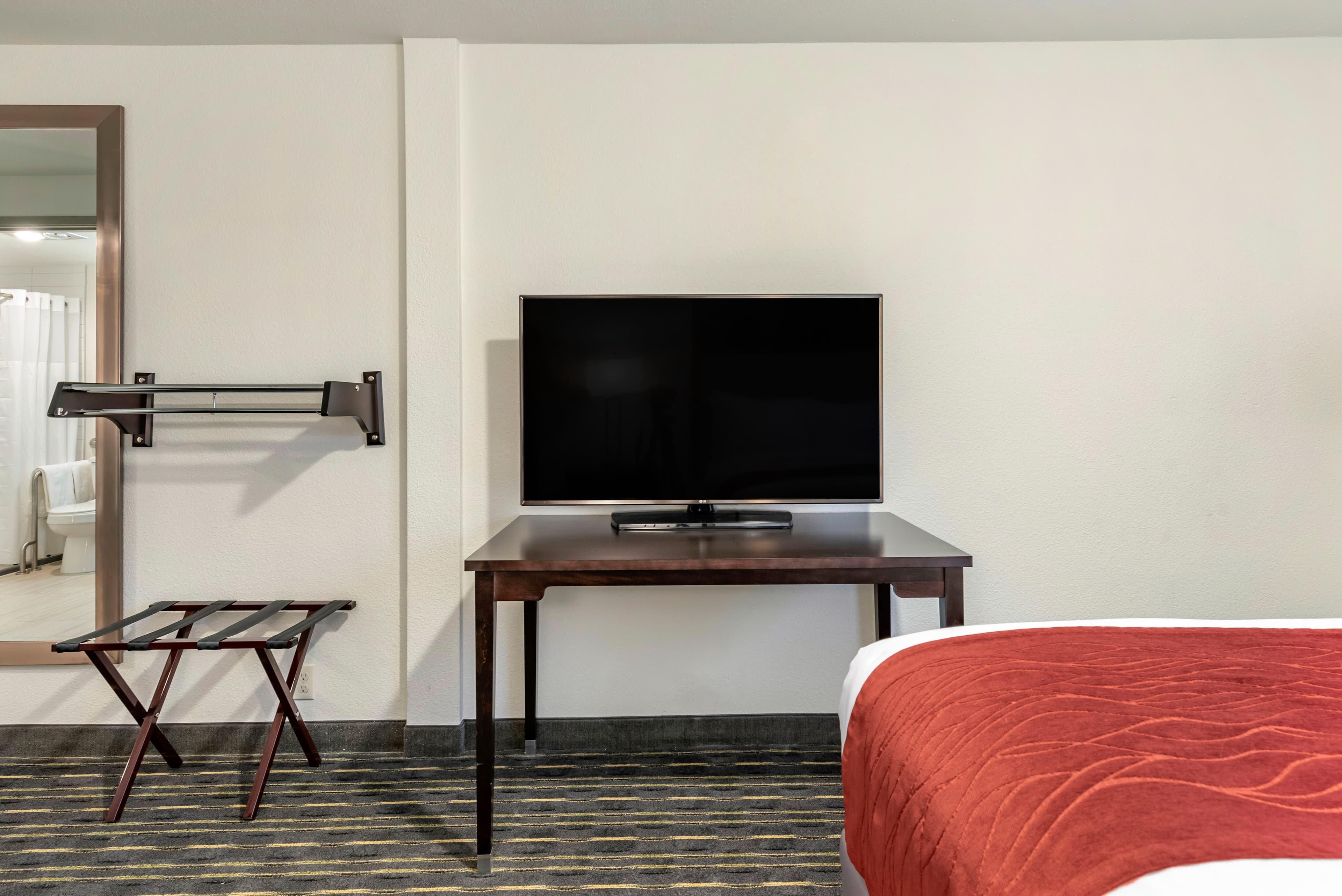 Comfort Inn & Suites Tigard near Washington Square - Image 5