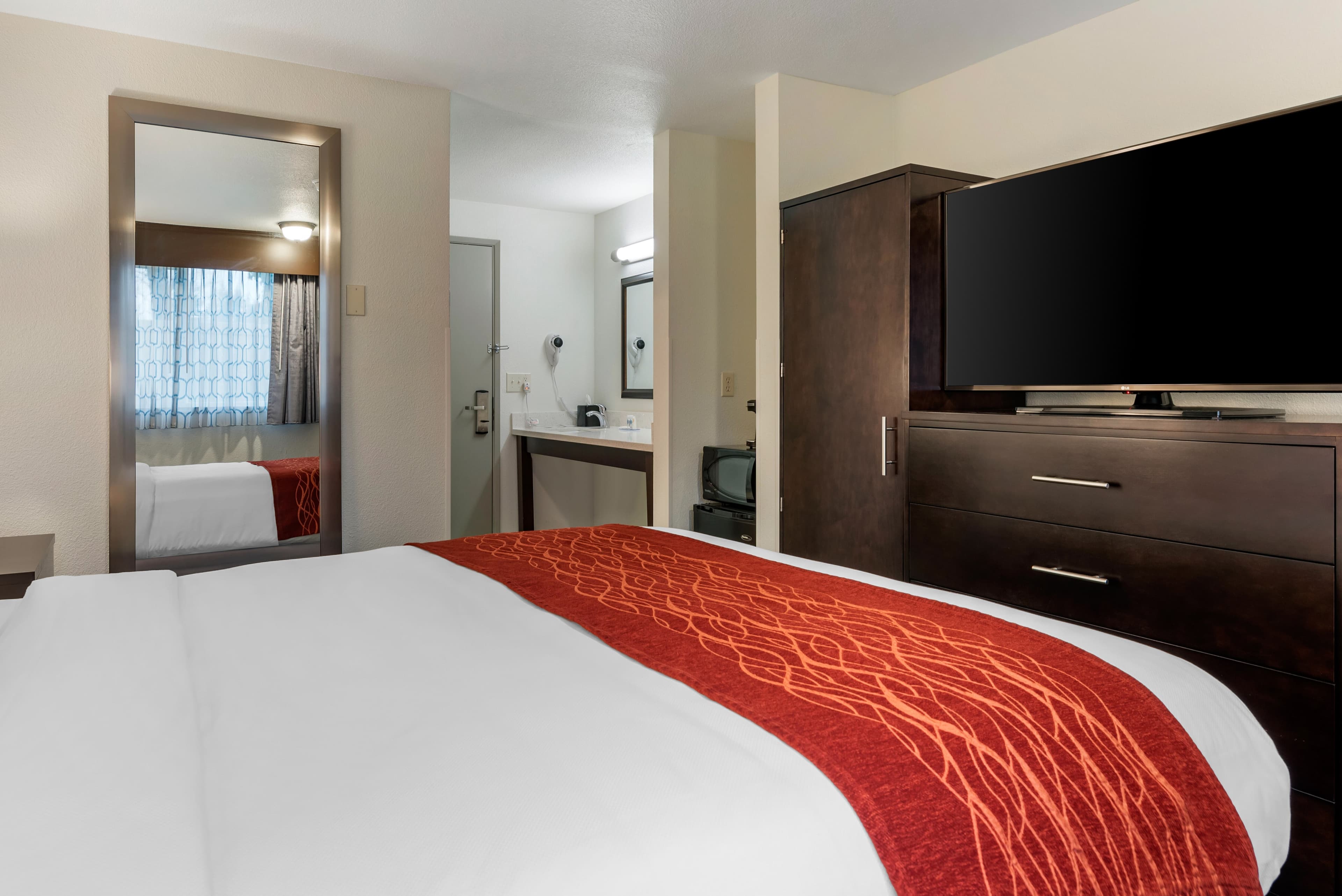Comfort Inn & Suites Tigard near Washington Square — 12