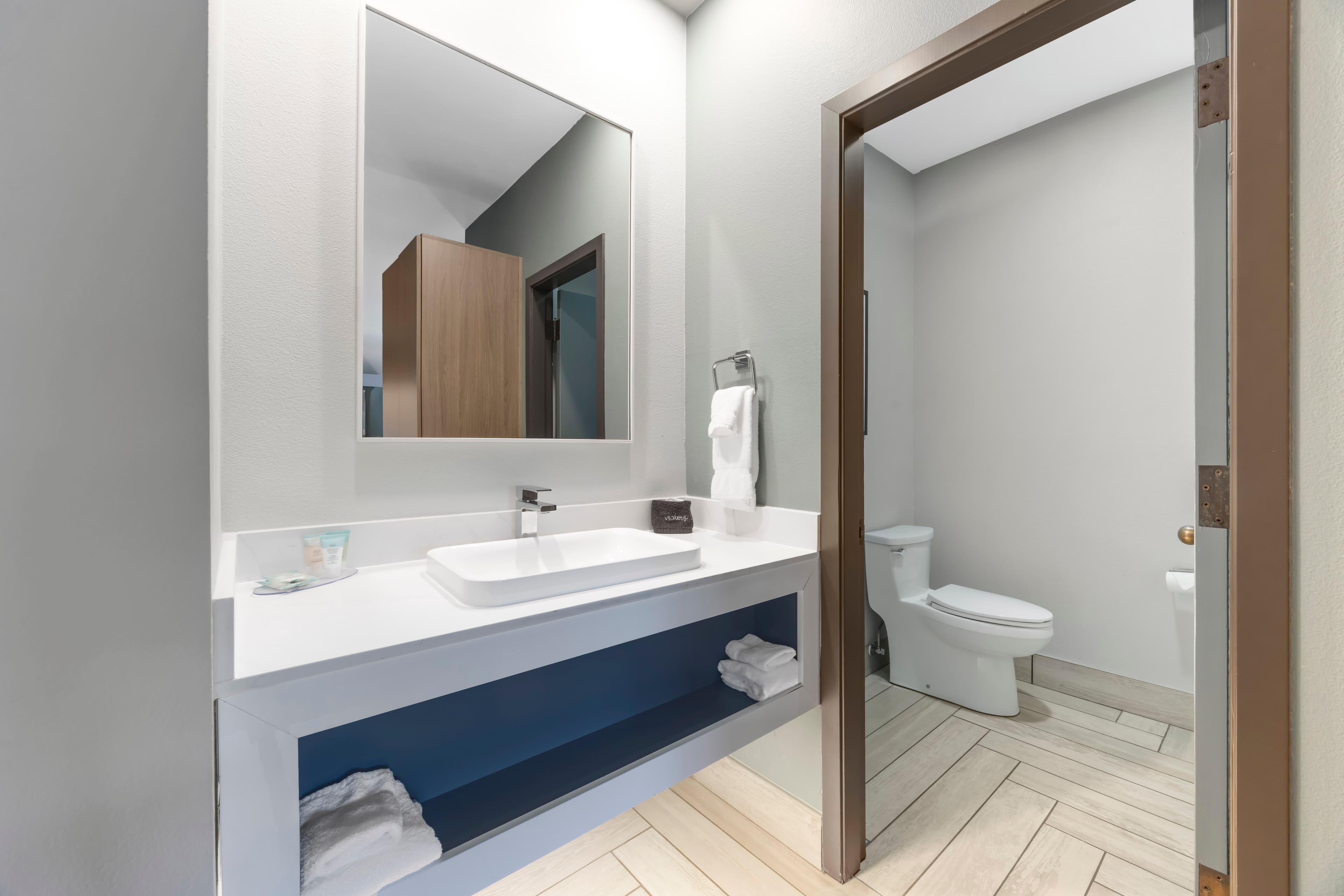 Edgewater Inn and Suites, an Ascend Collection Hotel — 21