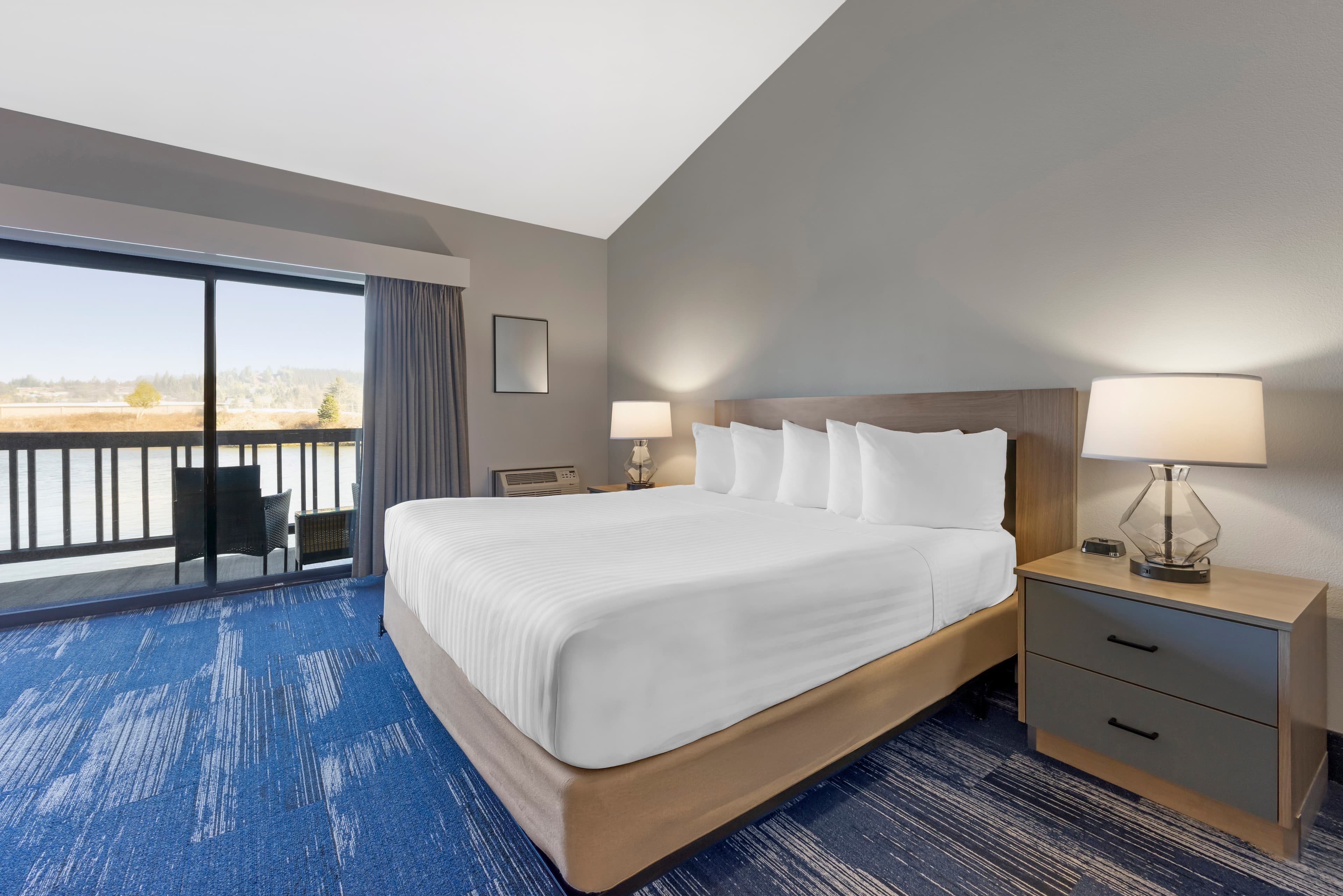 Edgewater Inn and Suites, an Ascend Collection Hotel - Image 2