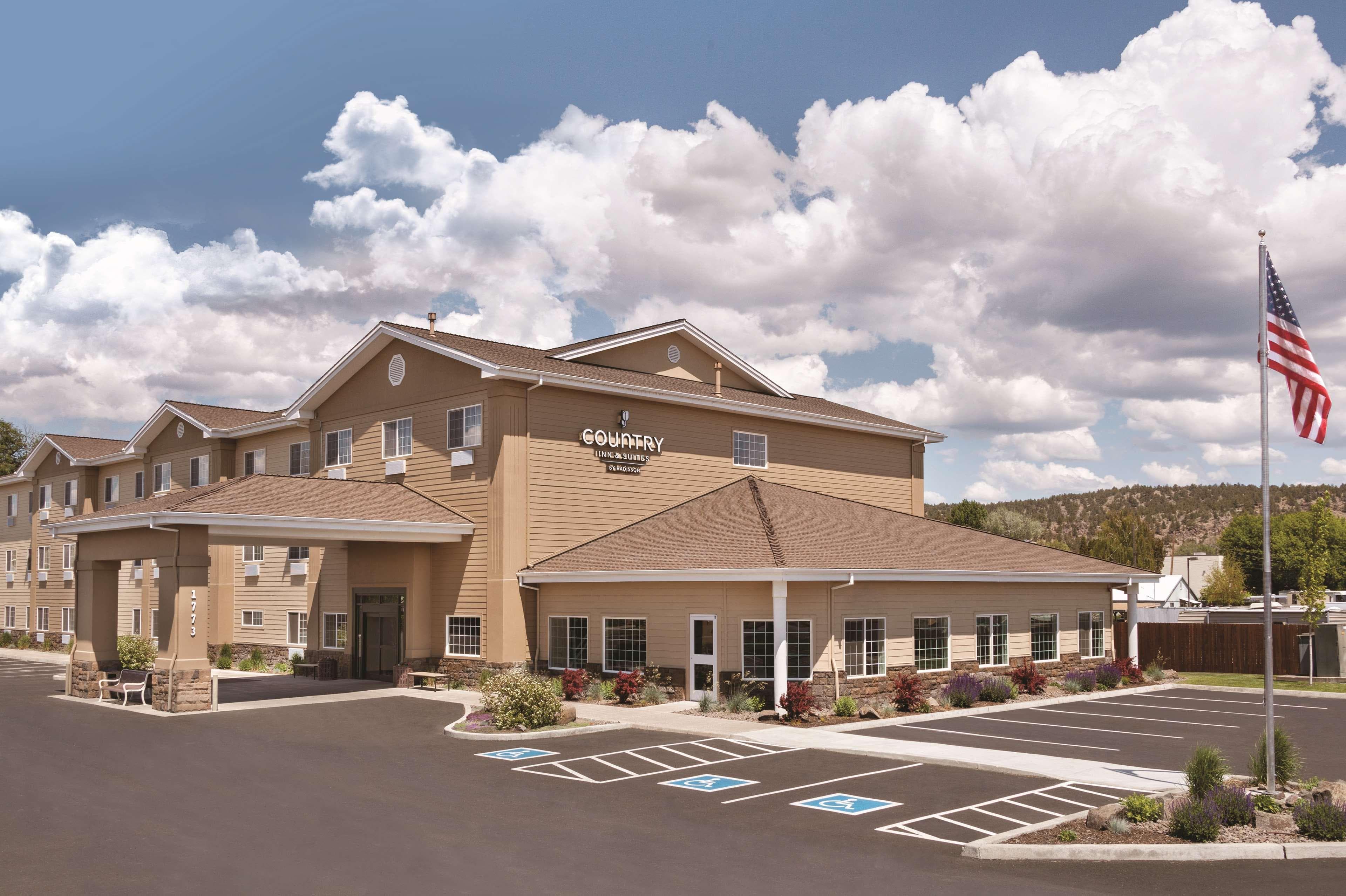 Country Inn & Suites by Radisson, Prineville, OR - Image 1