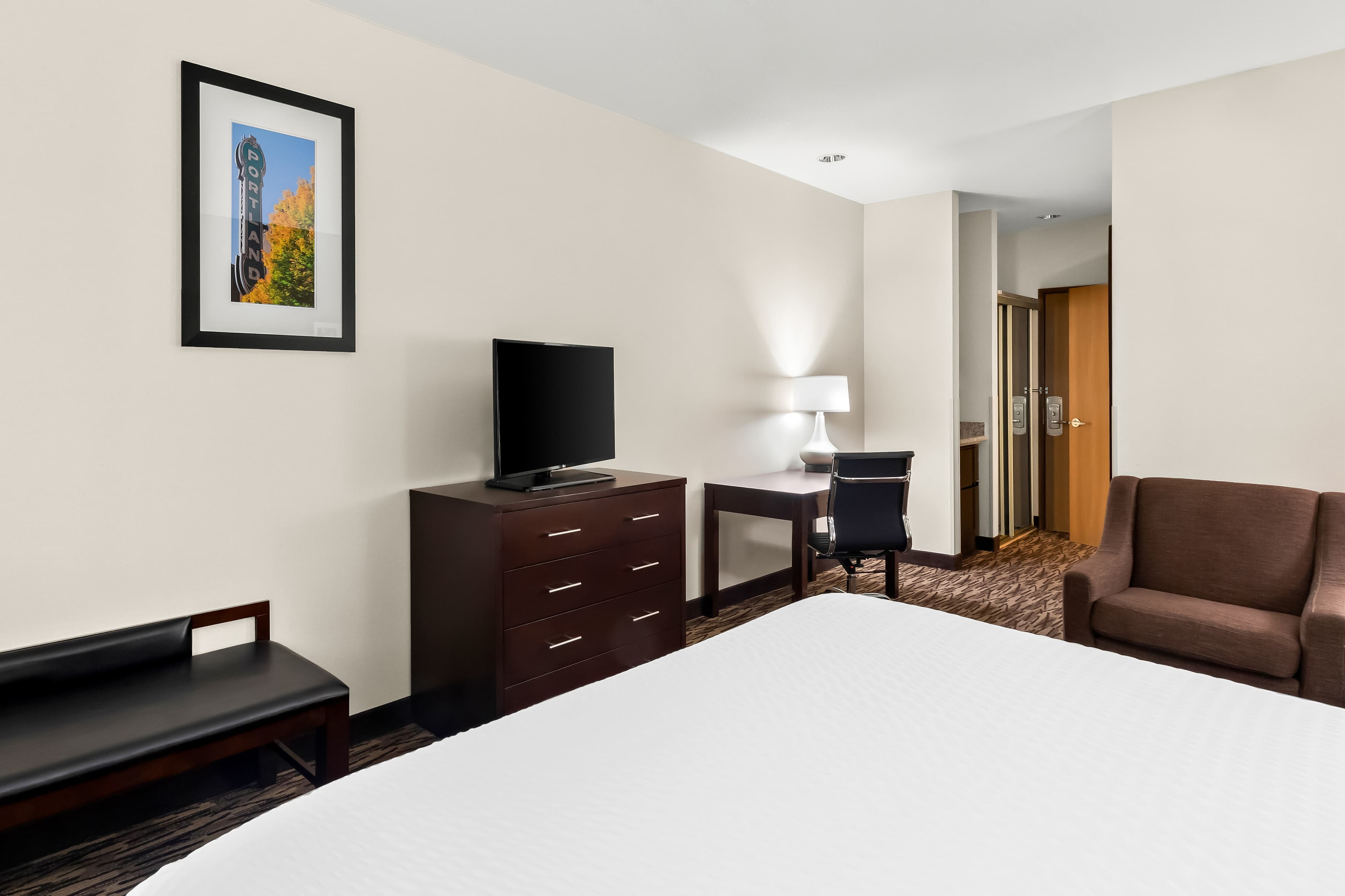 Comfort Suites Portland Airport - Image 3