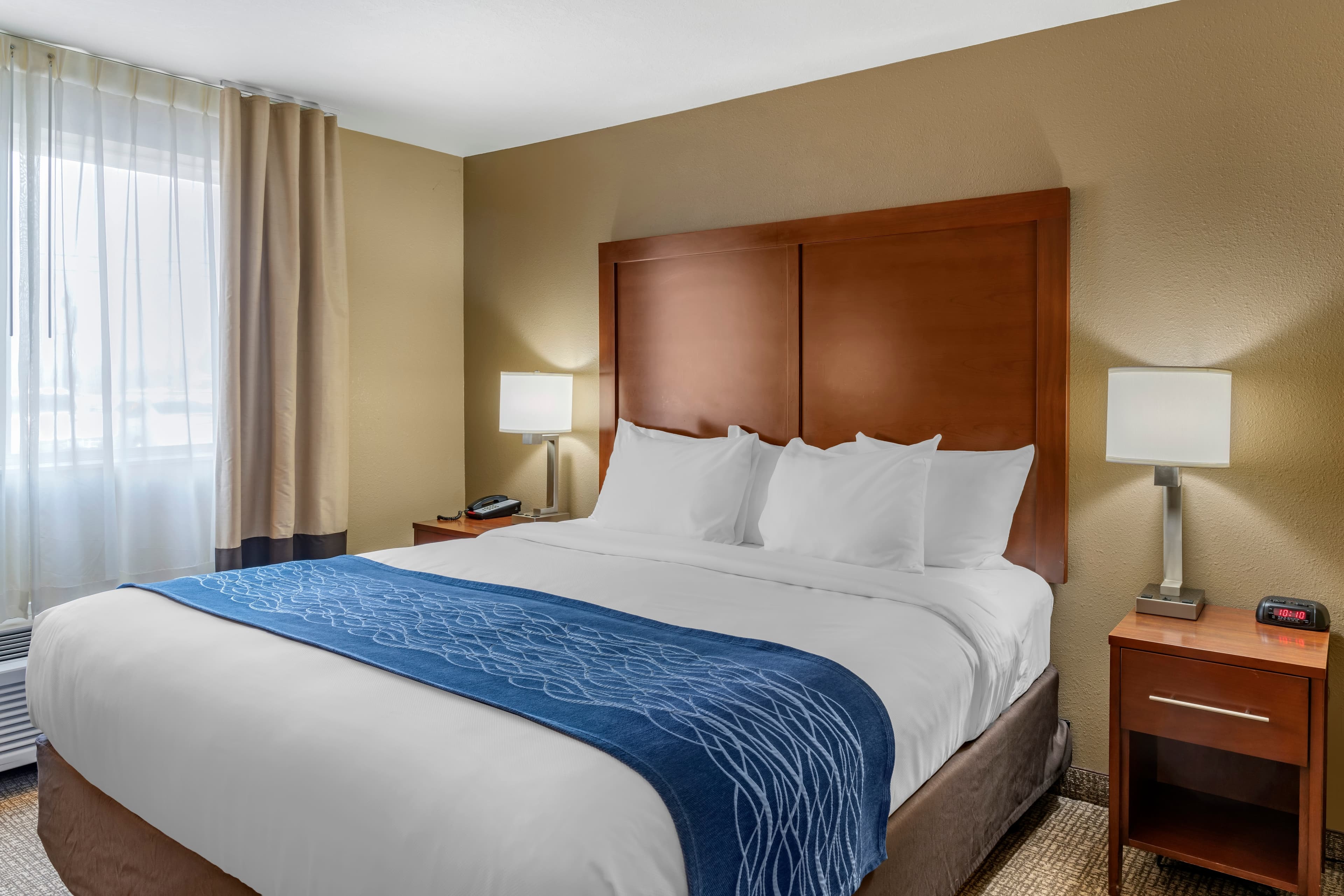 Comfort Inn Roseburg - Image 2