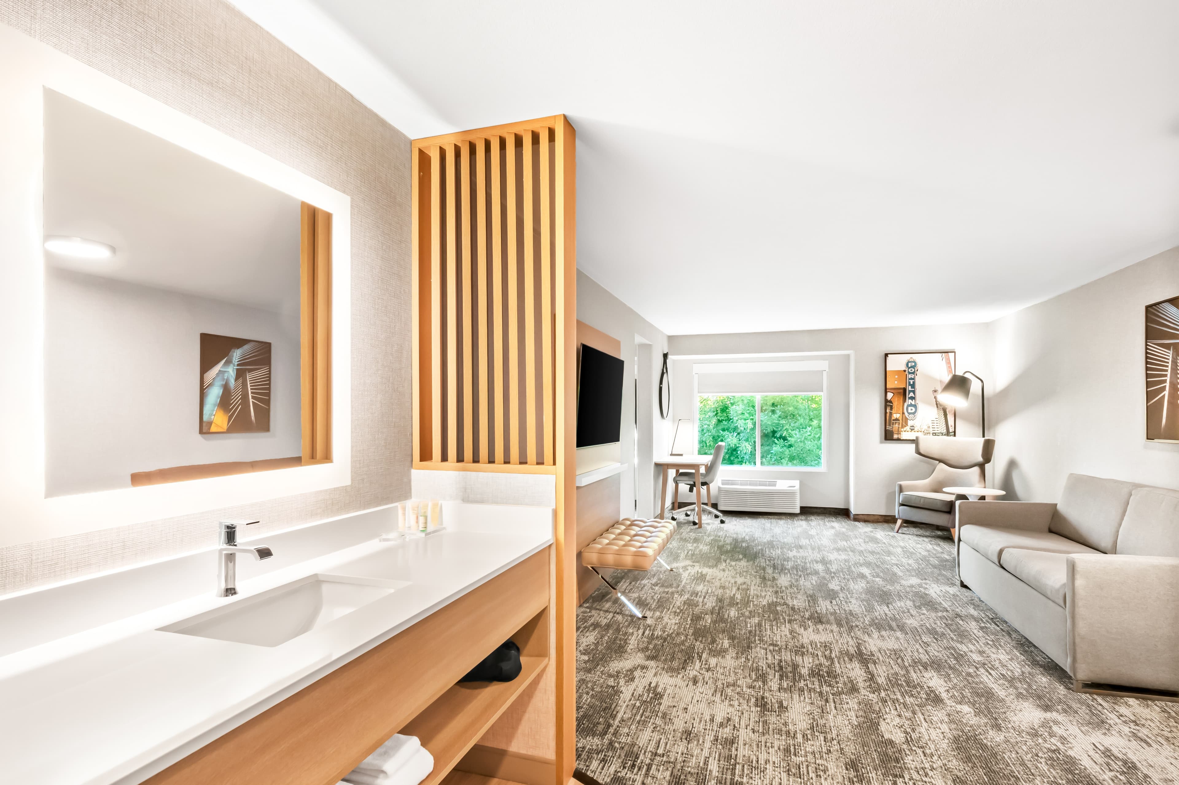 Radisson Hotel Portland Airport - Image 4
