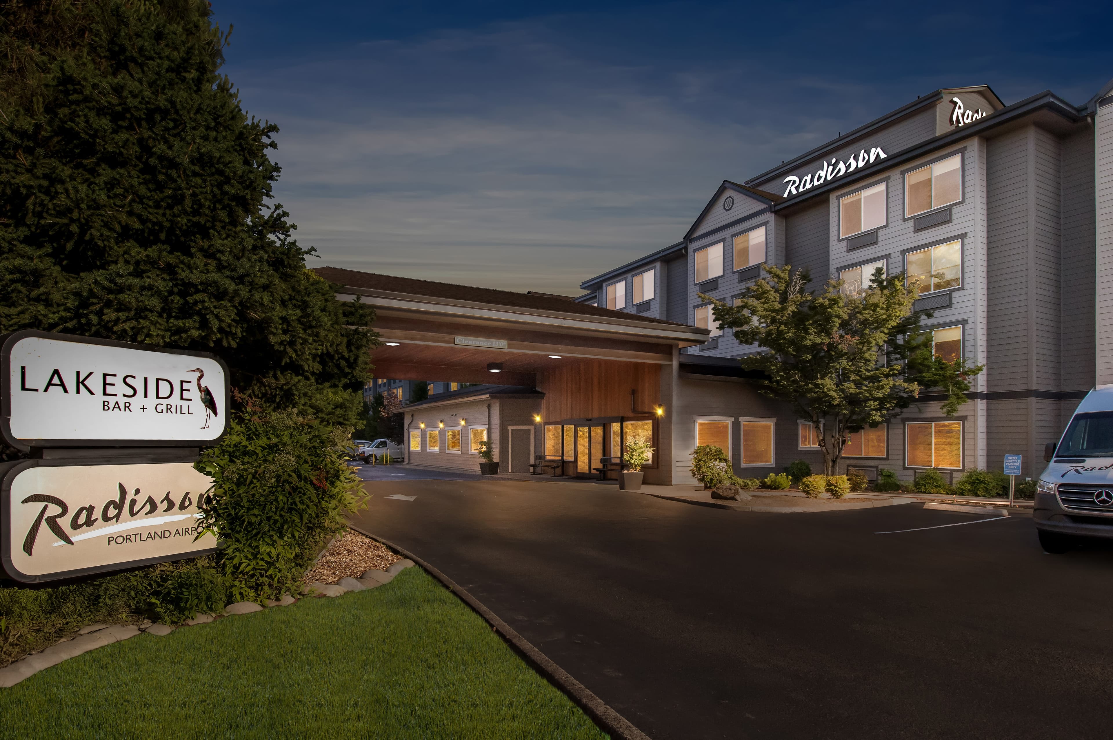 Radisson Hotel Portland Airport - Image 1
