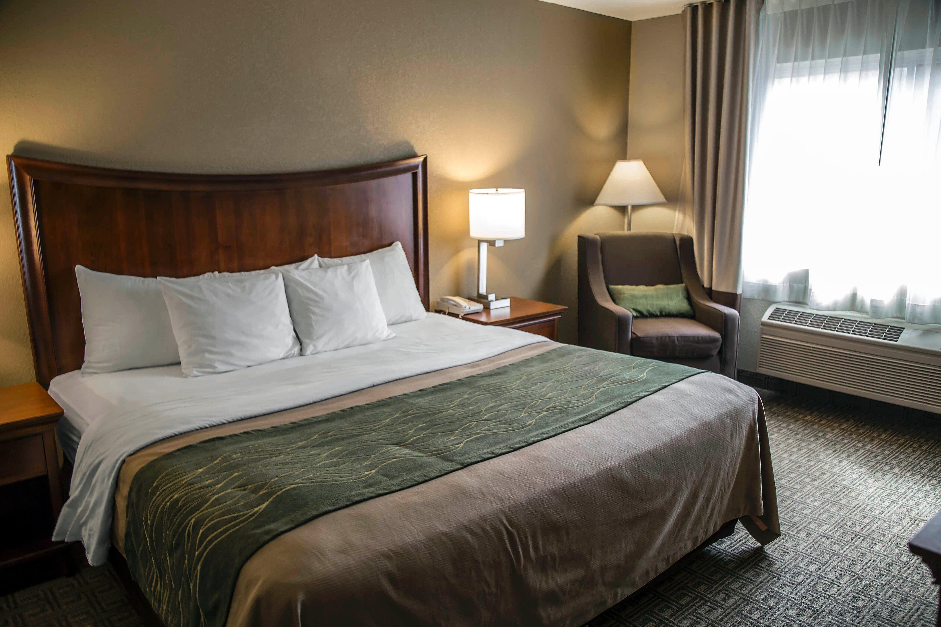 Quality Inn & Suites Bradford - Image 5