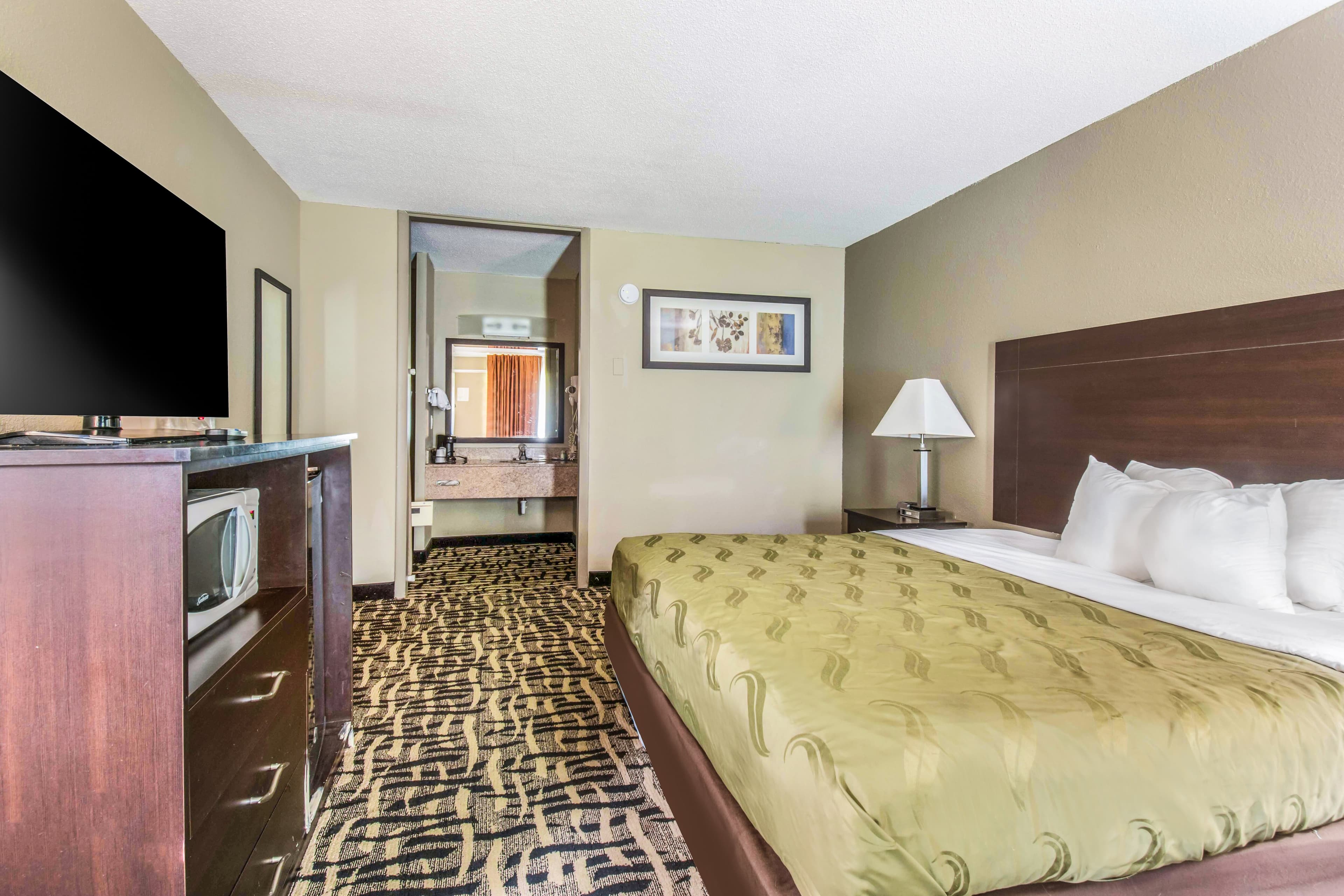 Quality Inn & Suites York East - Image 2